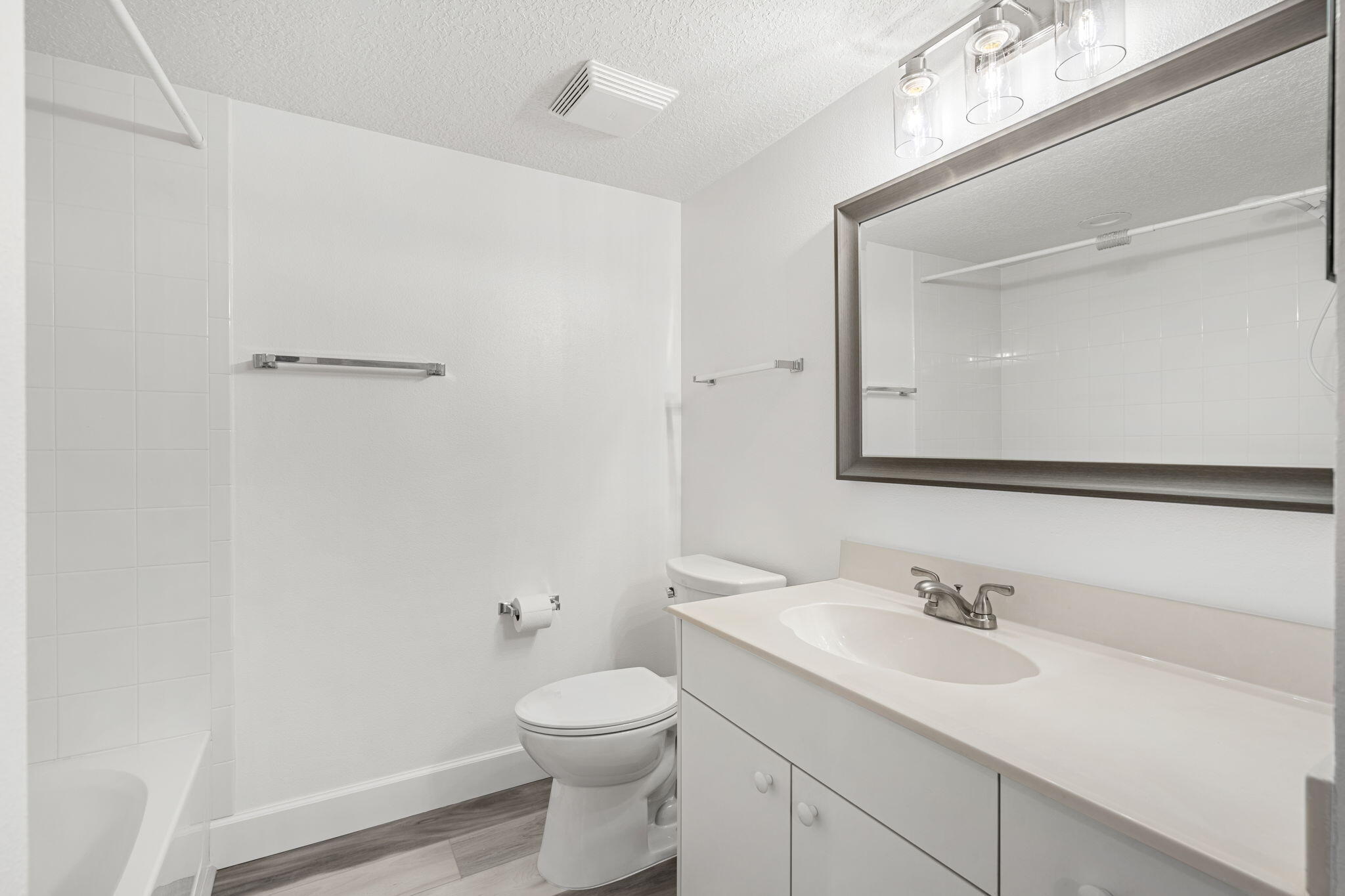 8891 Lake Drive, H404