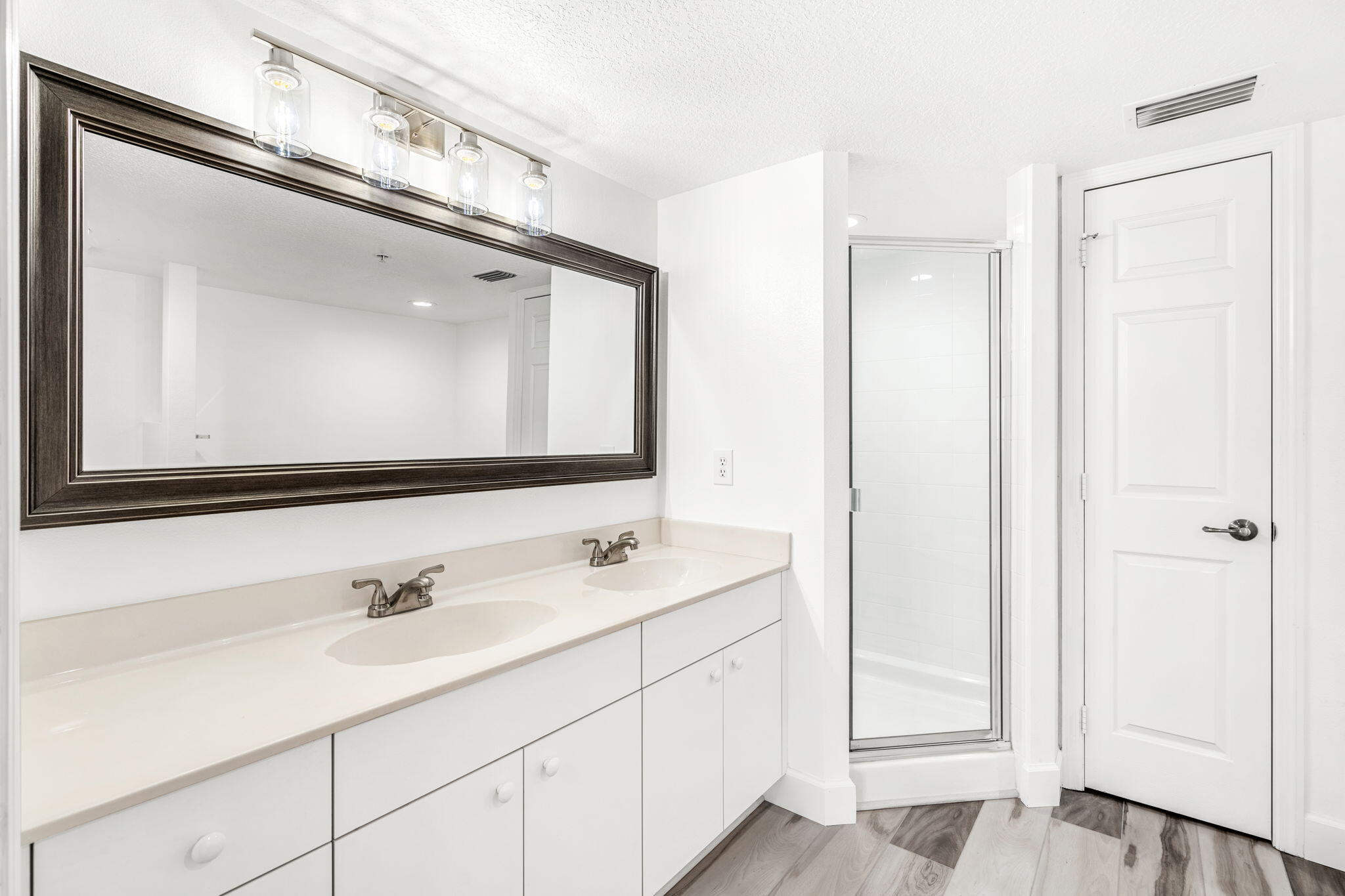 8891 Lake Drive, H404