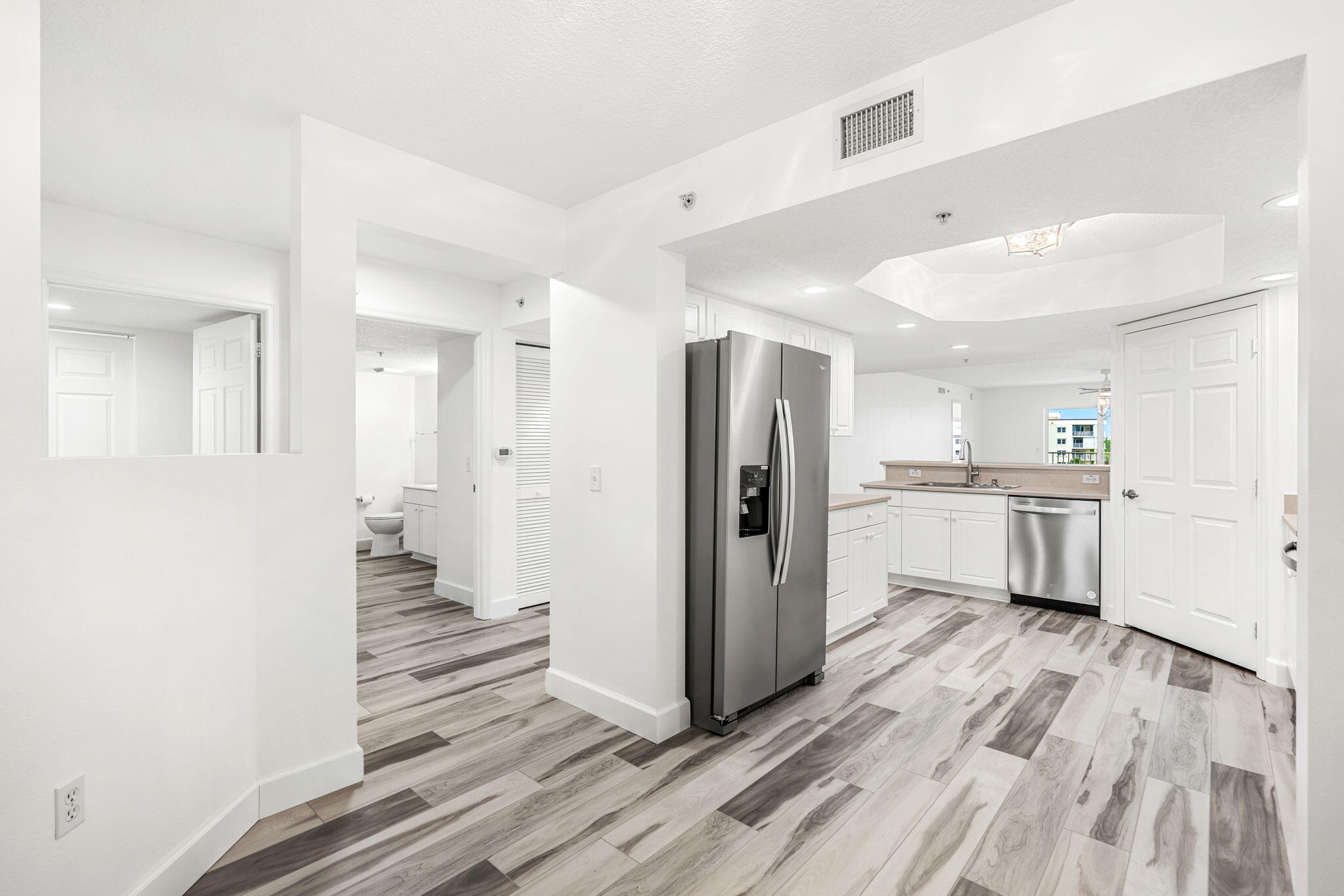 8891 Lake Drive, H404