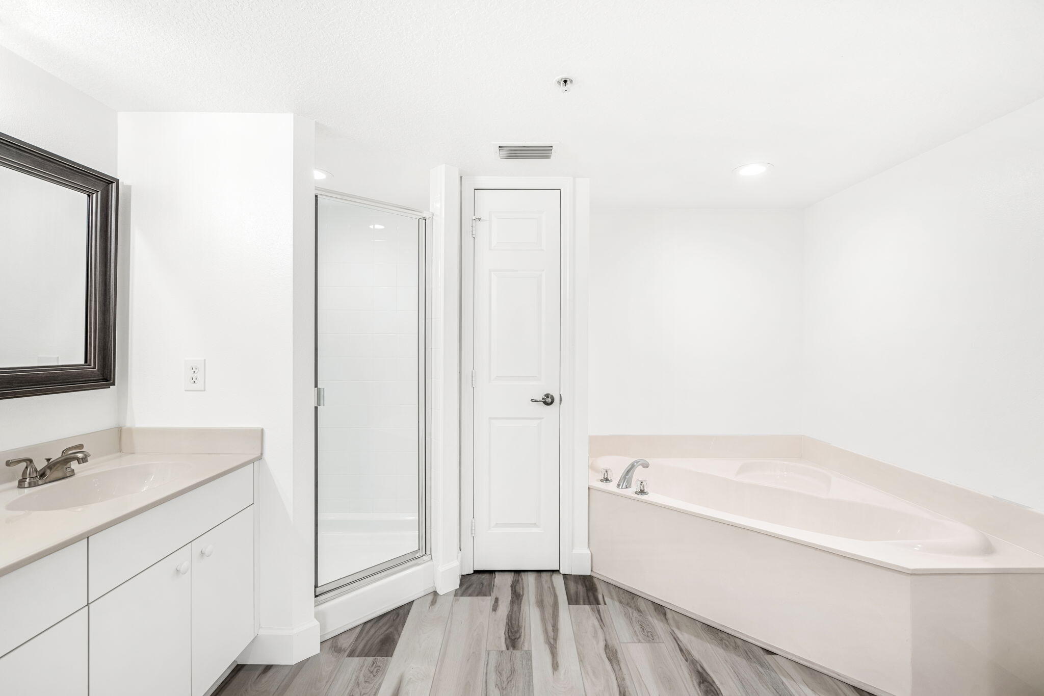 8891 Lake Drive, H404