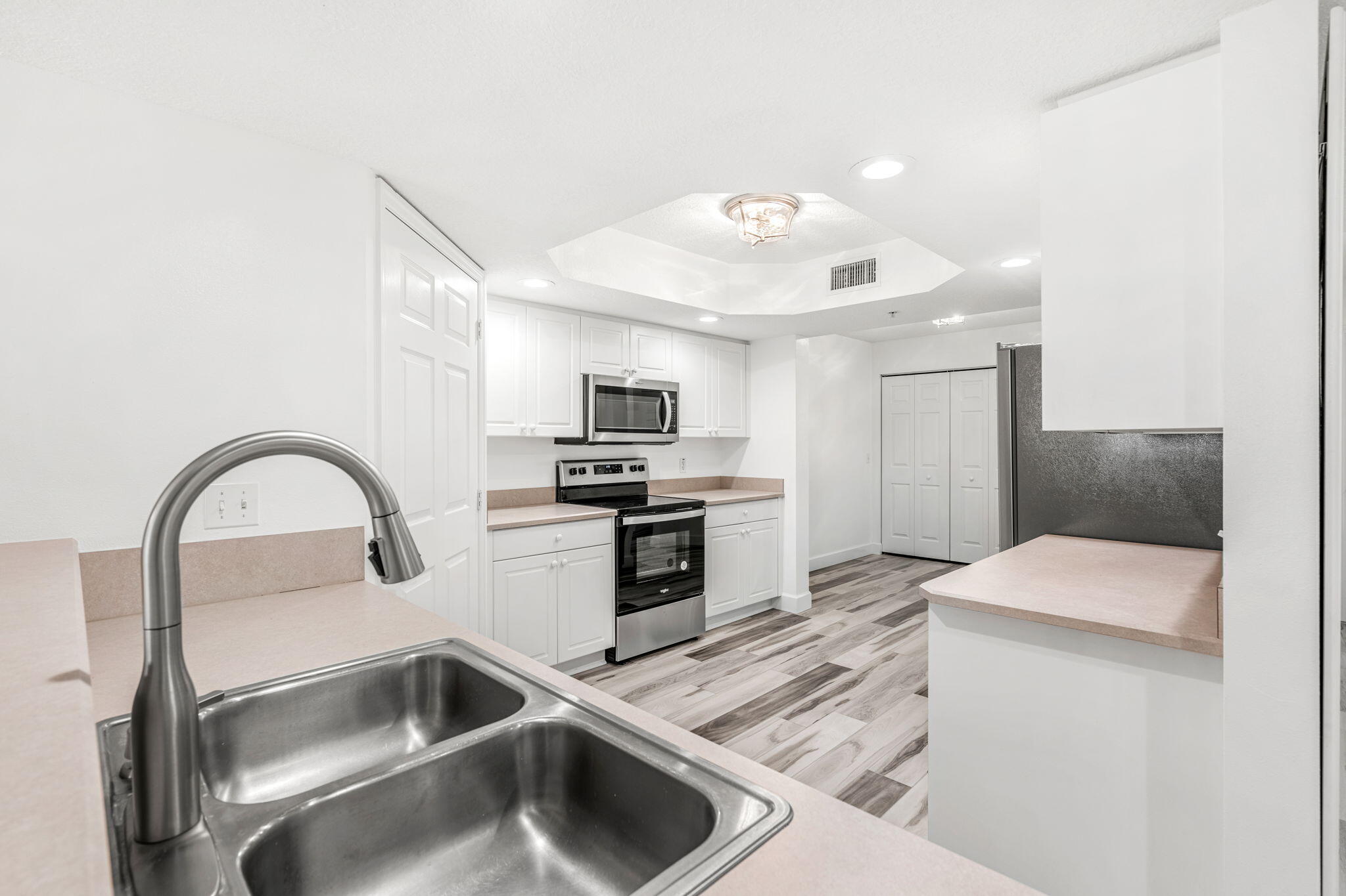 8891 Lake Drive, H404