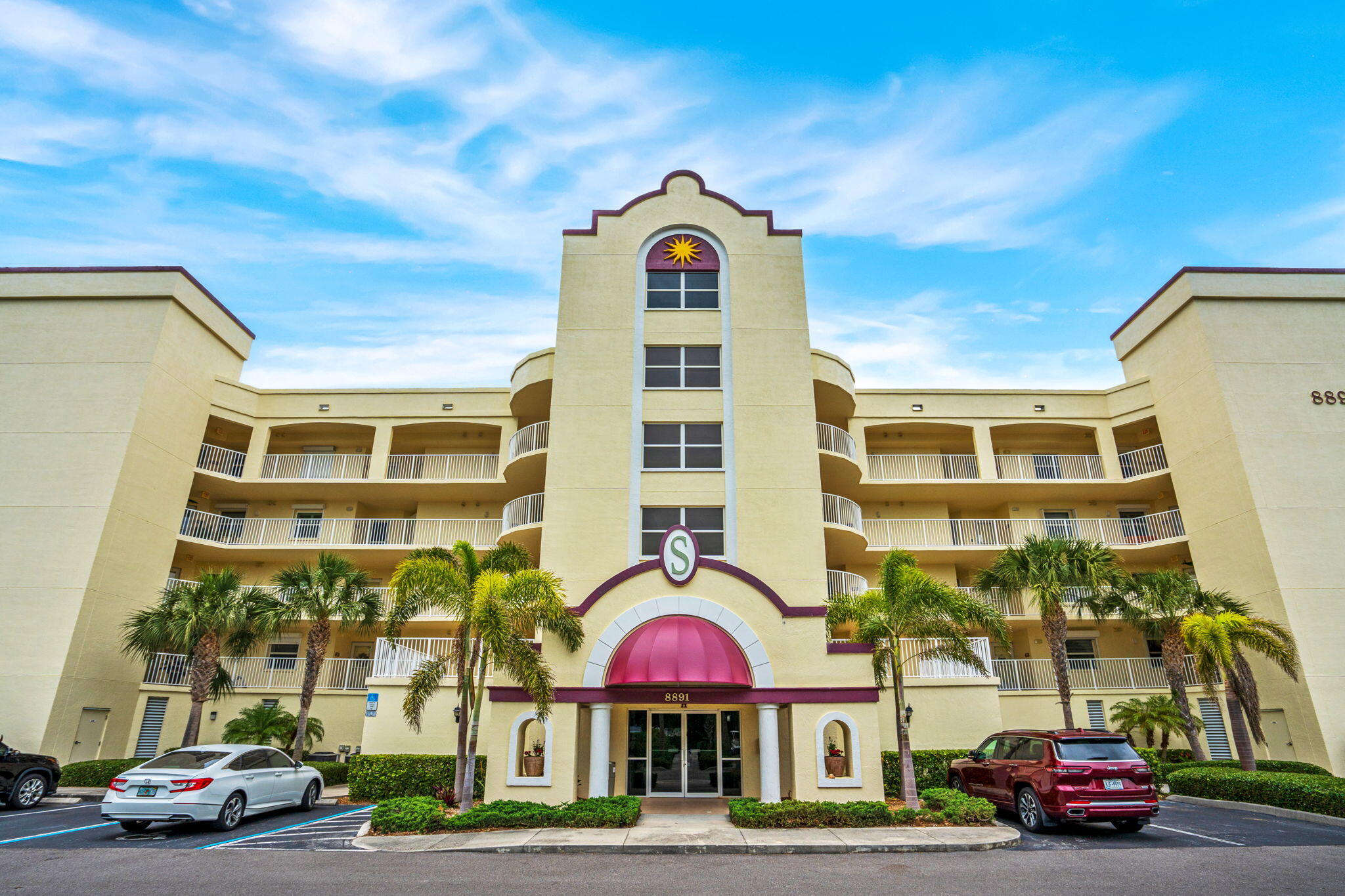8891 Lake Drive, H404