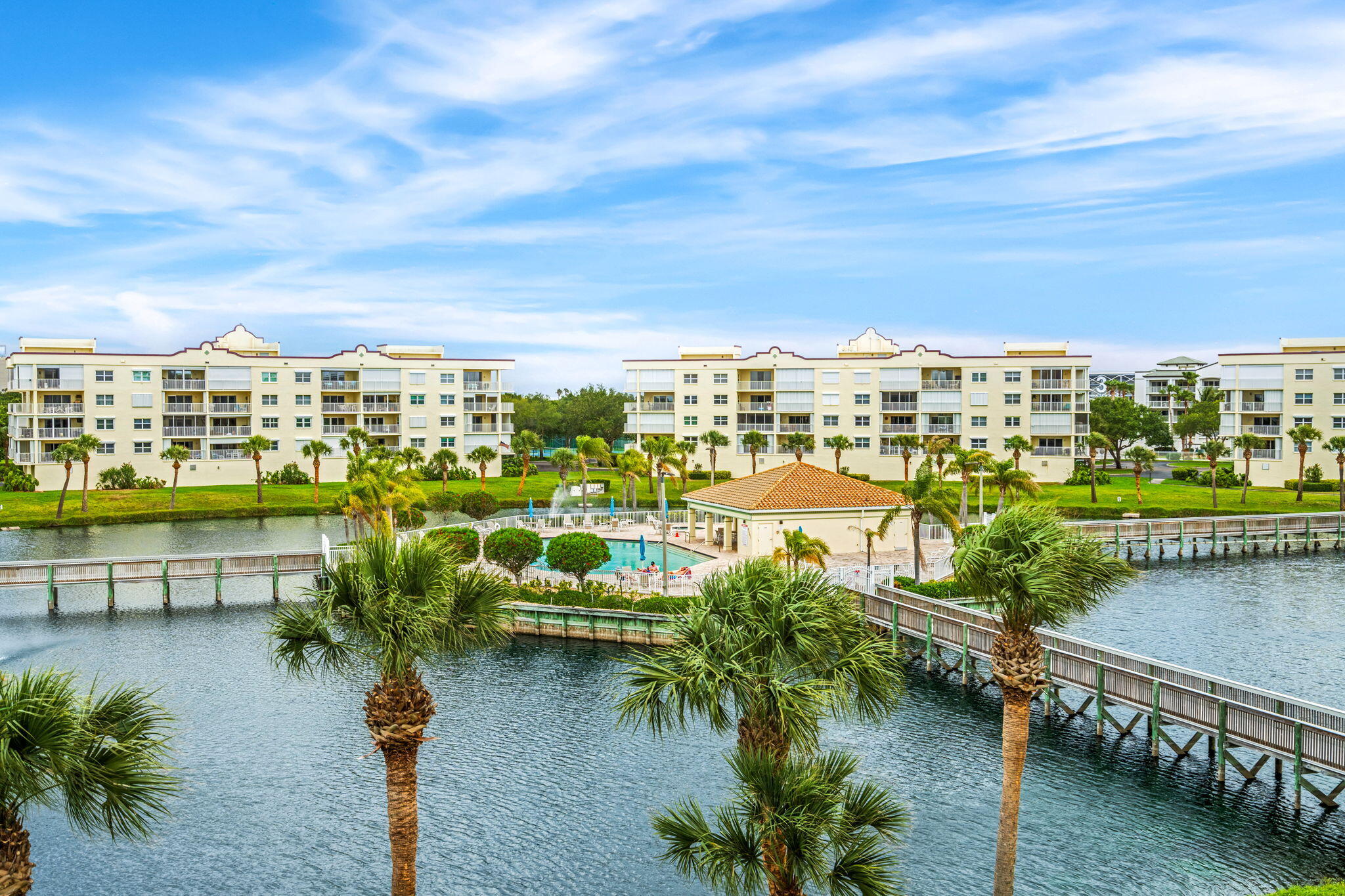 8891 Lake Drive, H404