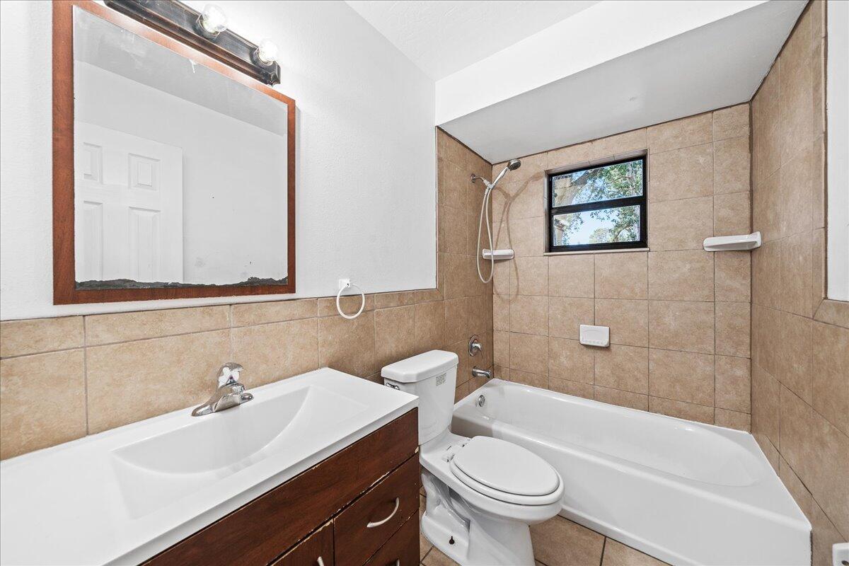 2211 Longbow Road
