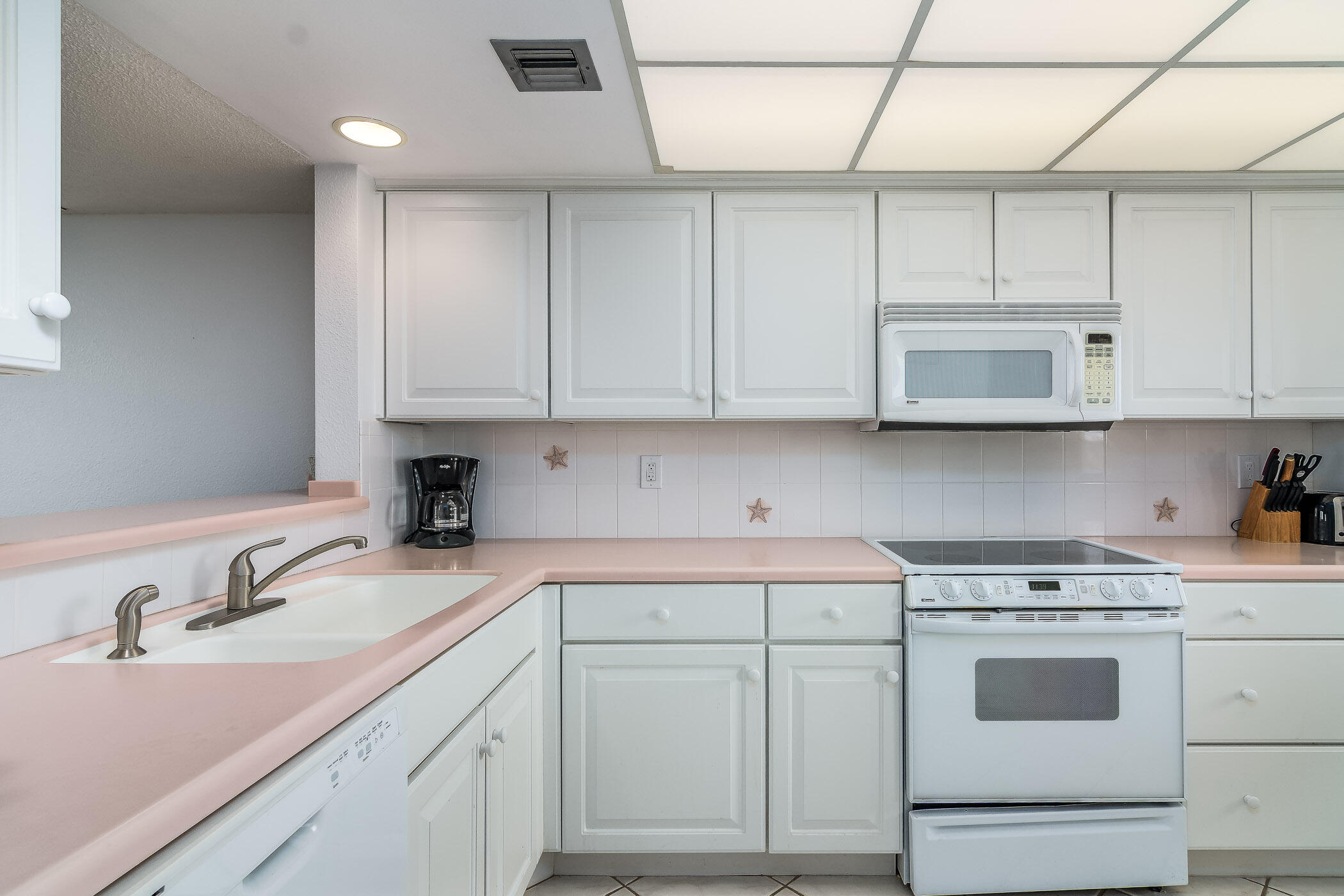 3170 N Atlantic Avenue, 709