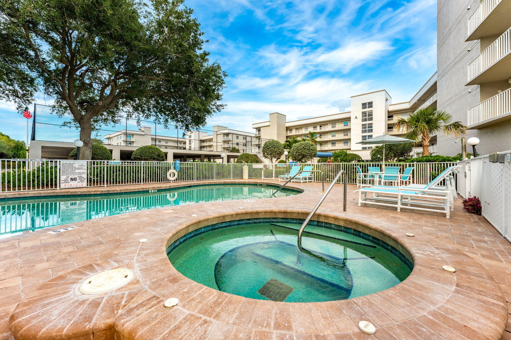 8700 Ridgewood Avenue, 409a
