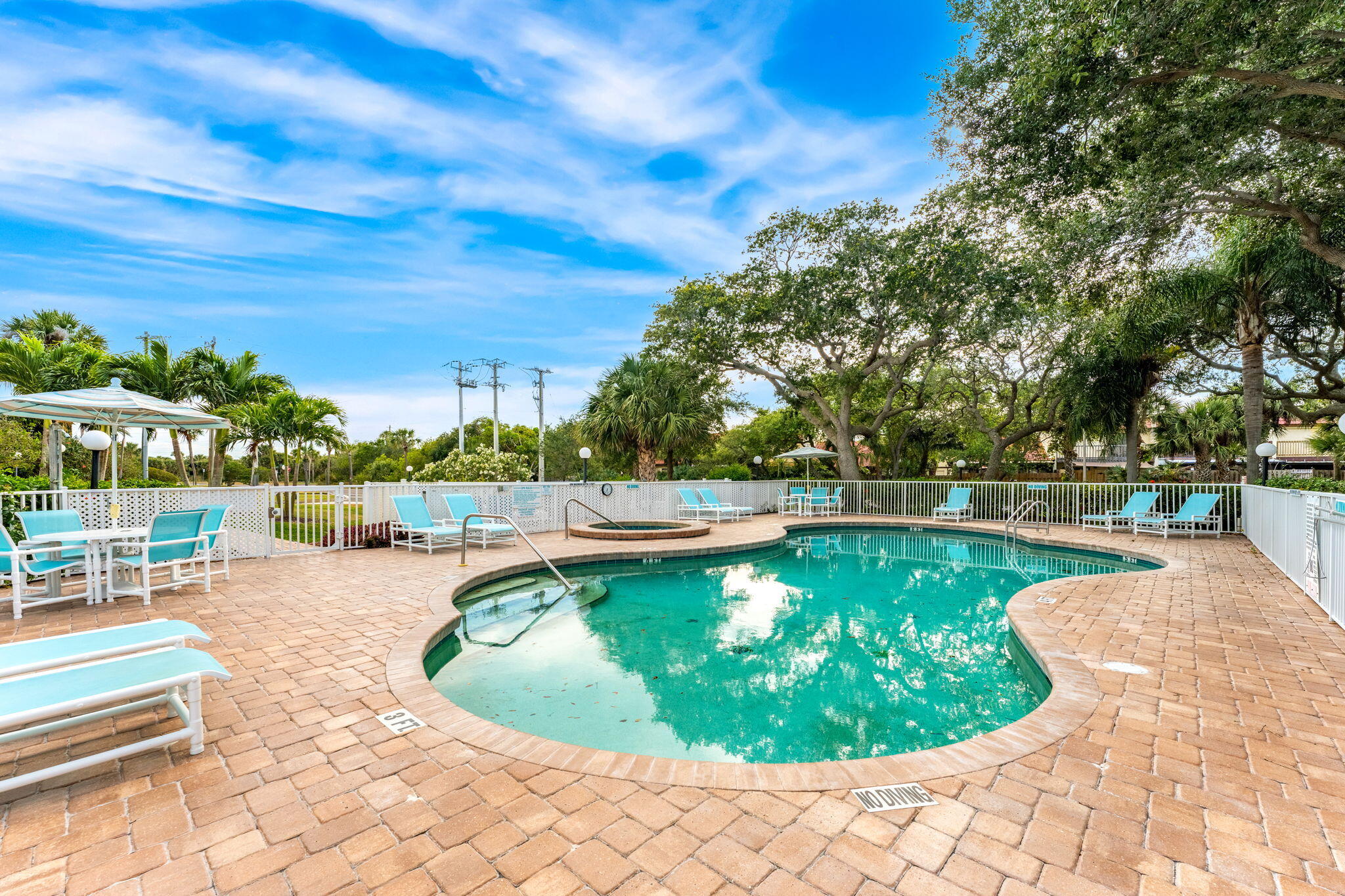8700 Ridgewood Avenue, 409a
