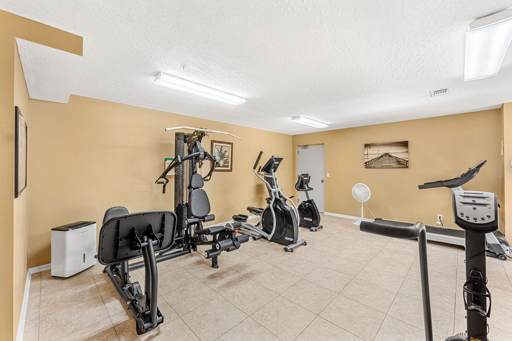 8700 Ridgewood Avenue, 409a