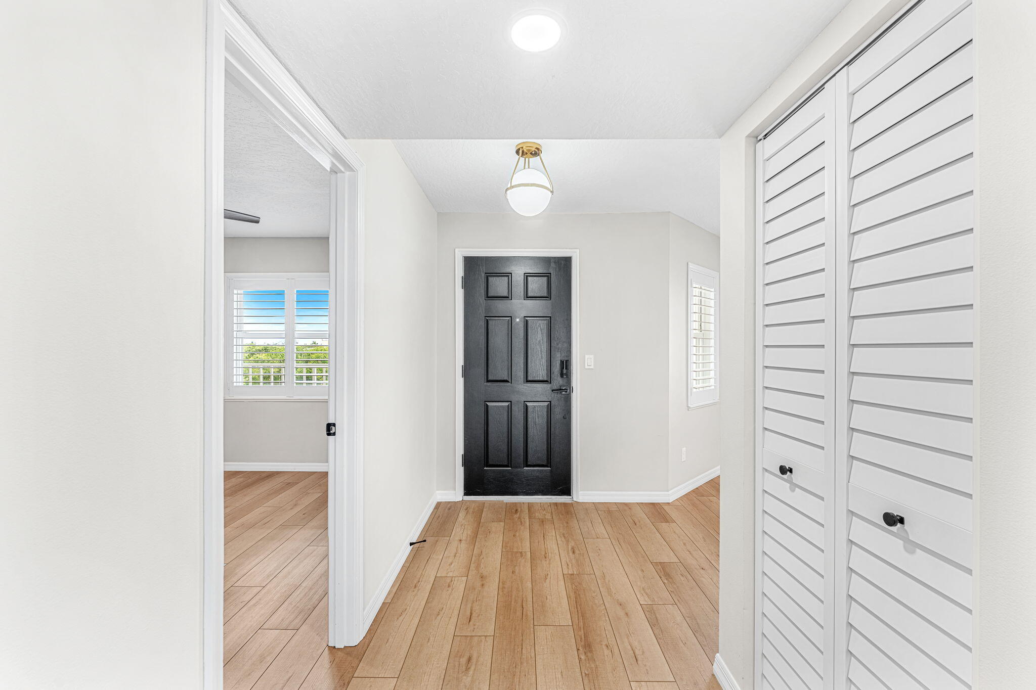 8700 Ridgewood Avenue, 409a