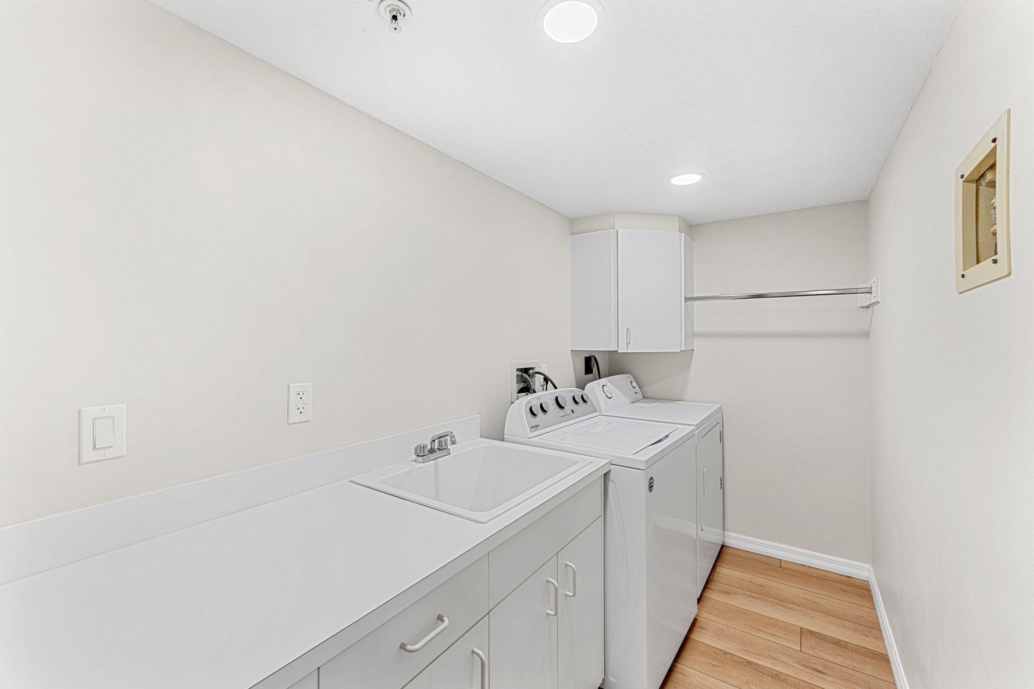 8700 Ridgewood Avenue, 409a