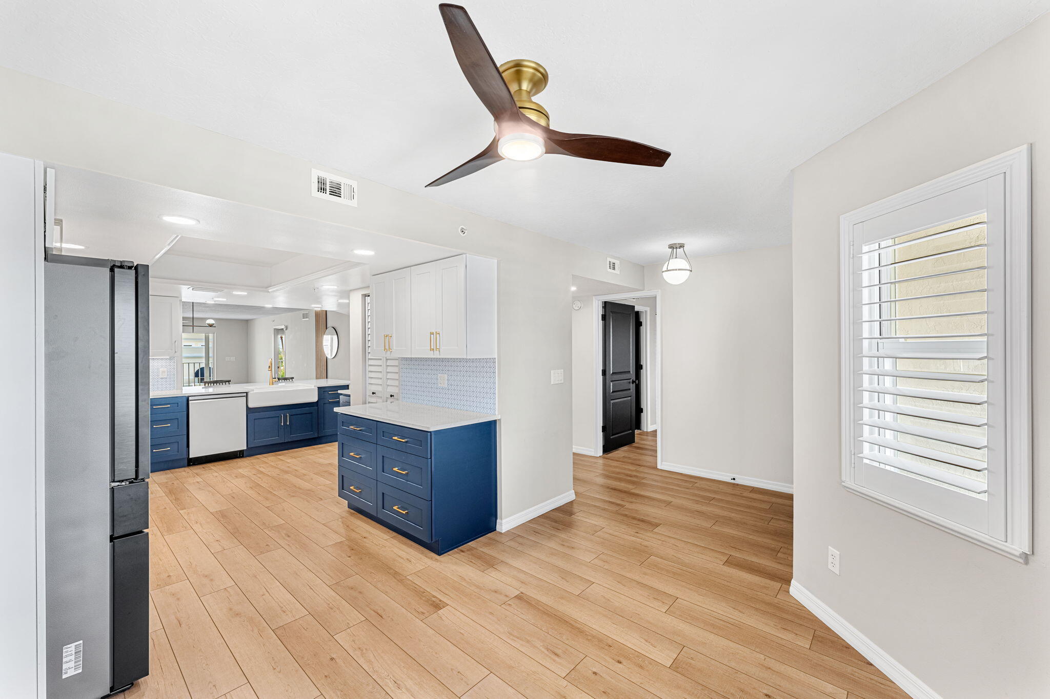 8700 Ridgewood Avenue, 409a