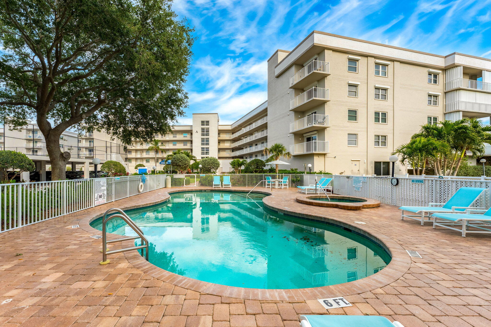 8700 Ridgewood Avenue, 409a
