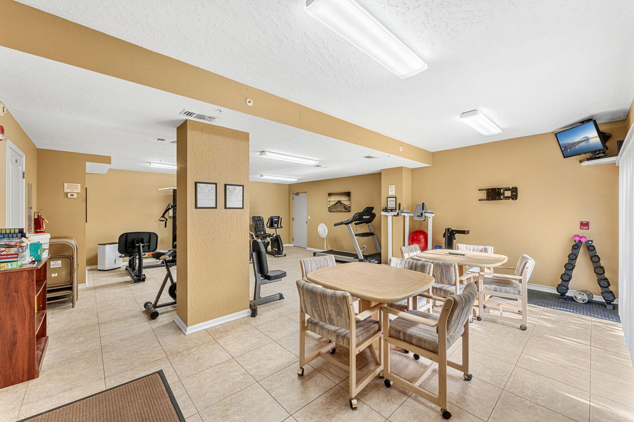 8700 Ridgewood Avenue, 409a