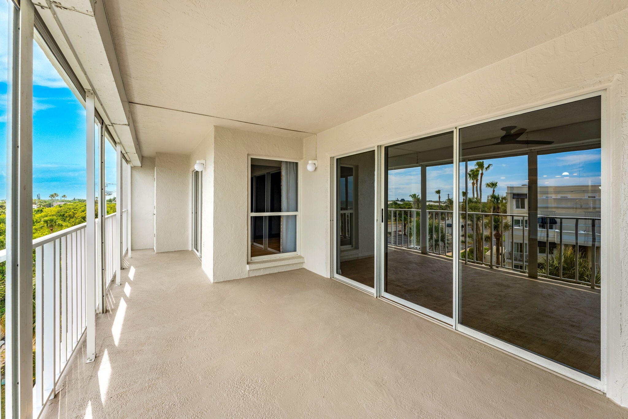 8700 Ridgewood Avenue, 409a