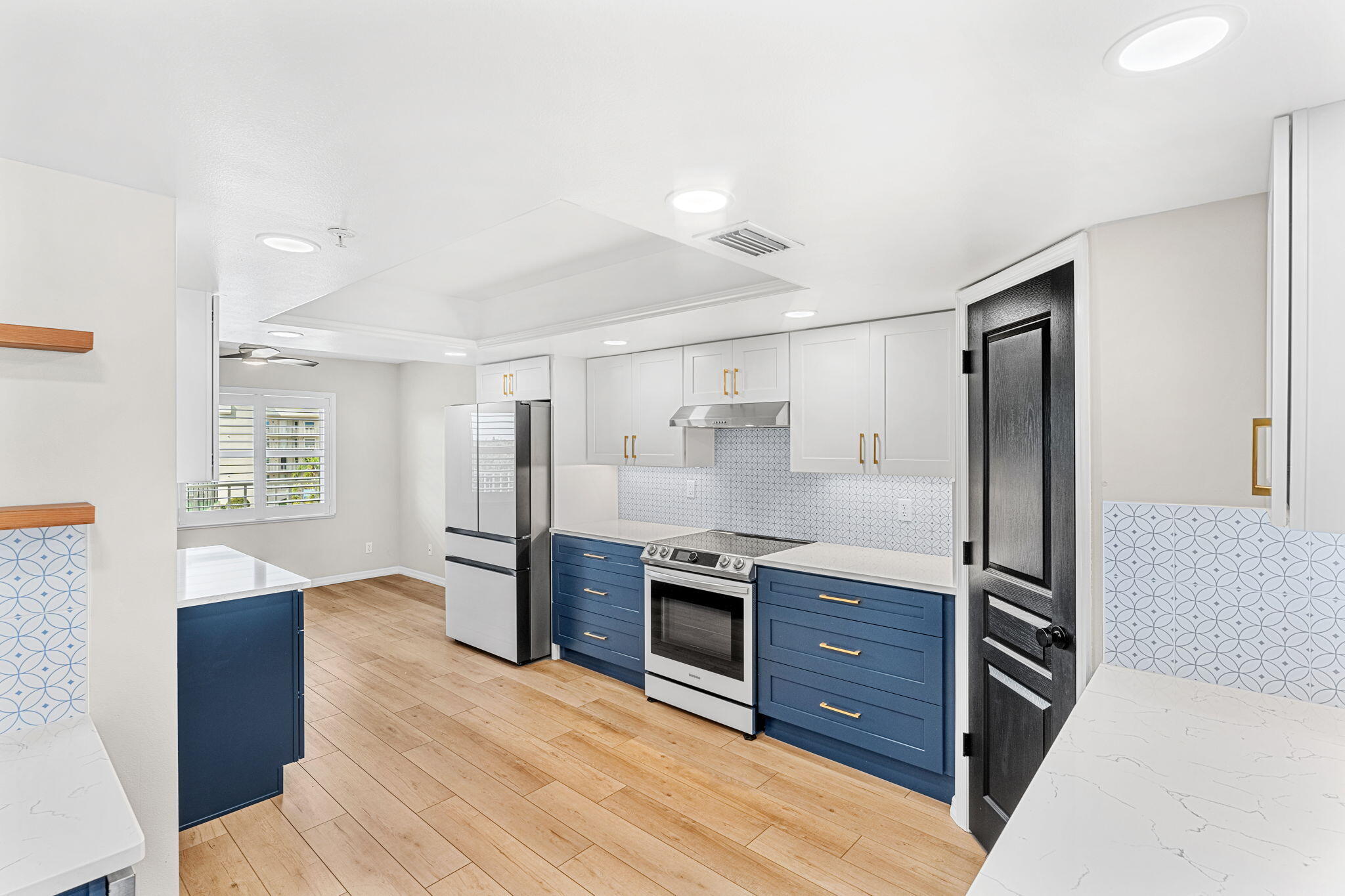 8700 Ridgewood Avenue, 409a