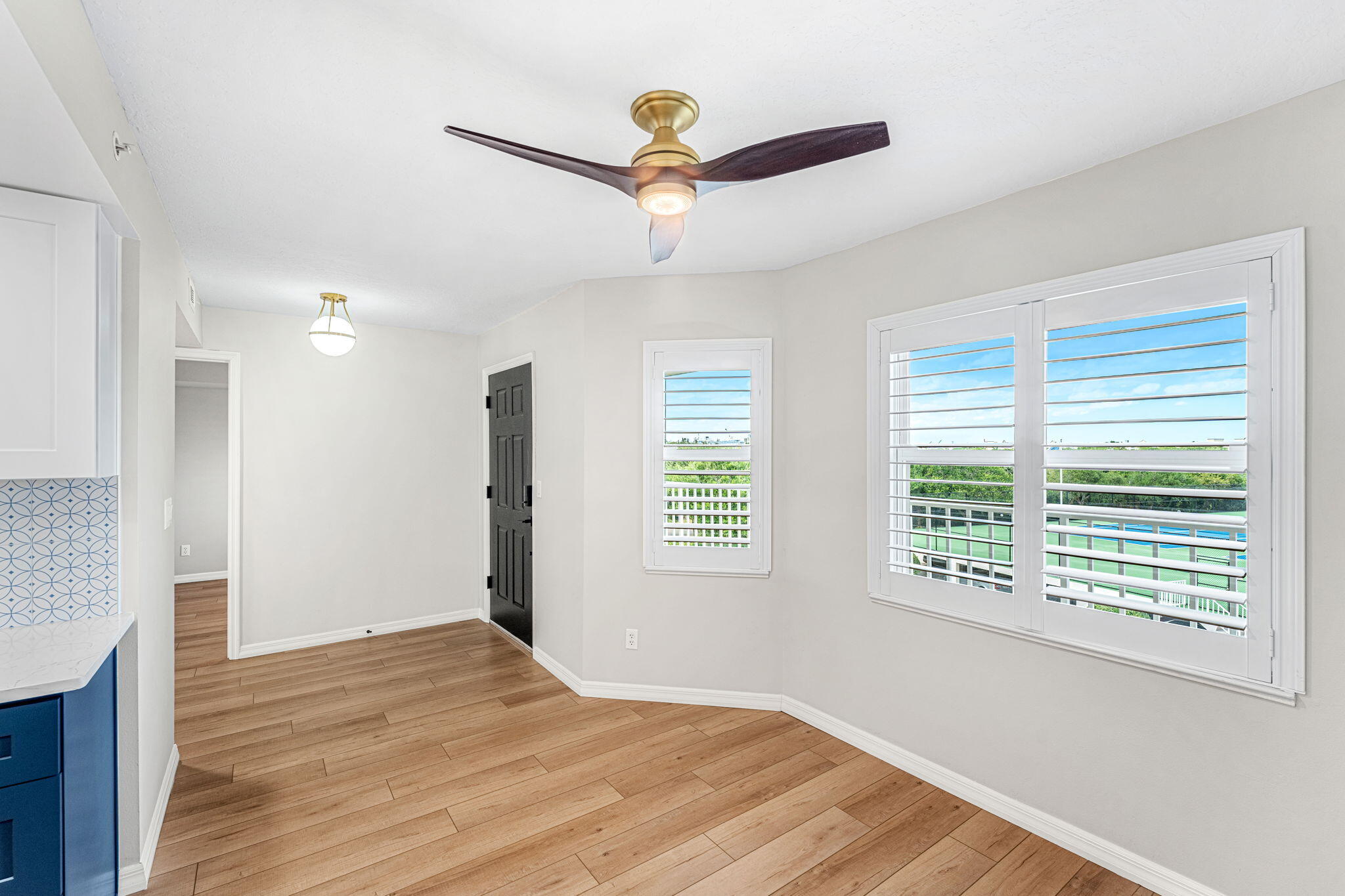 8700 Ridgewood Avenue, 409a