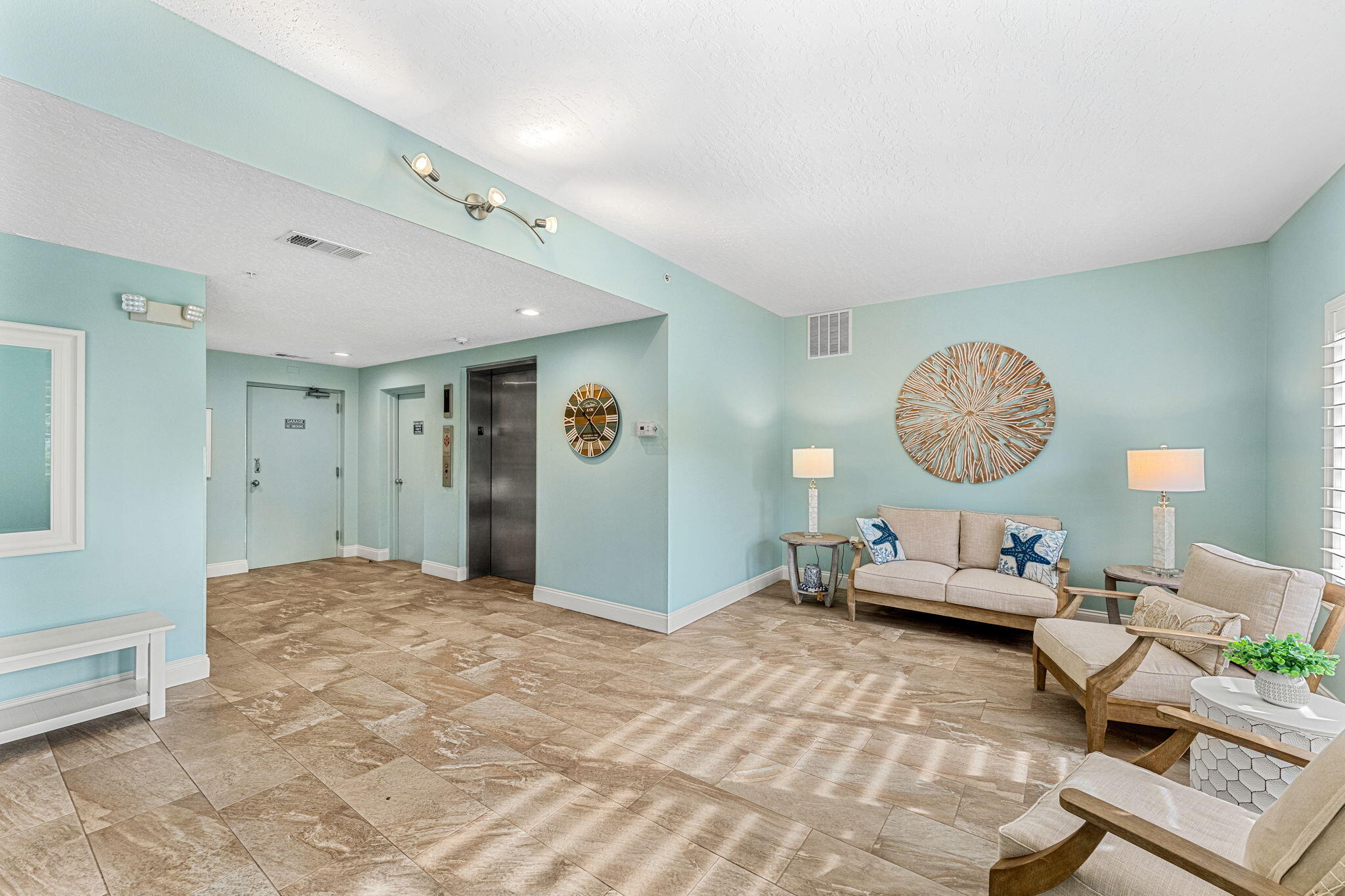8700 Ridgewood Avenue, 409a