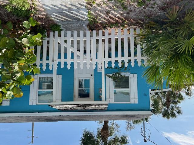 2179 Pineapple Avenue, 2