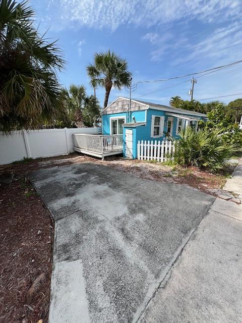 2179 Pineapple Avenue, 2