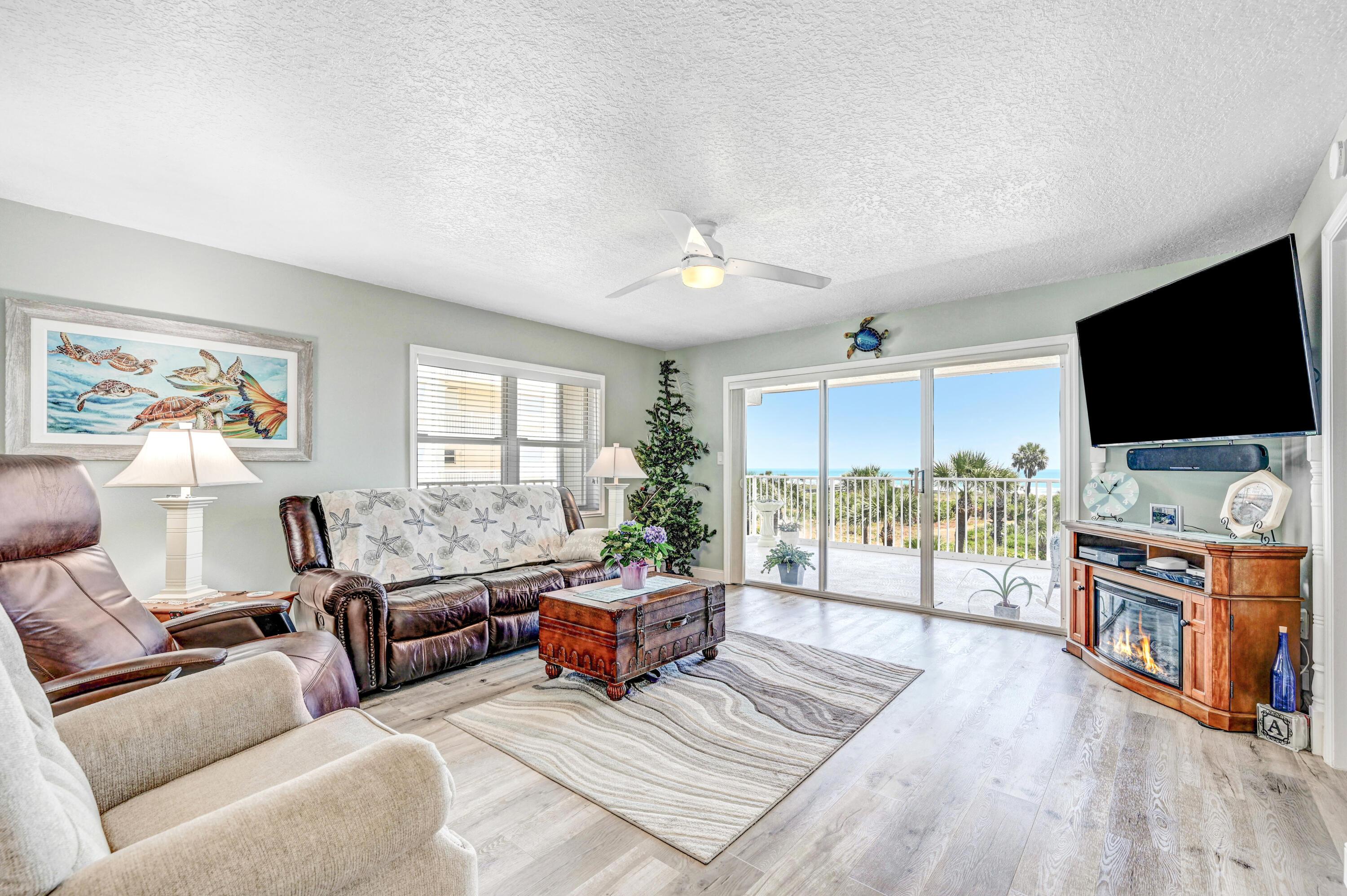 606 Shorewood Drive, C305