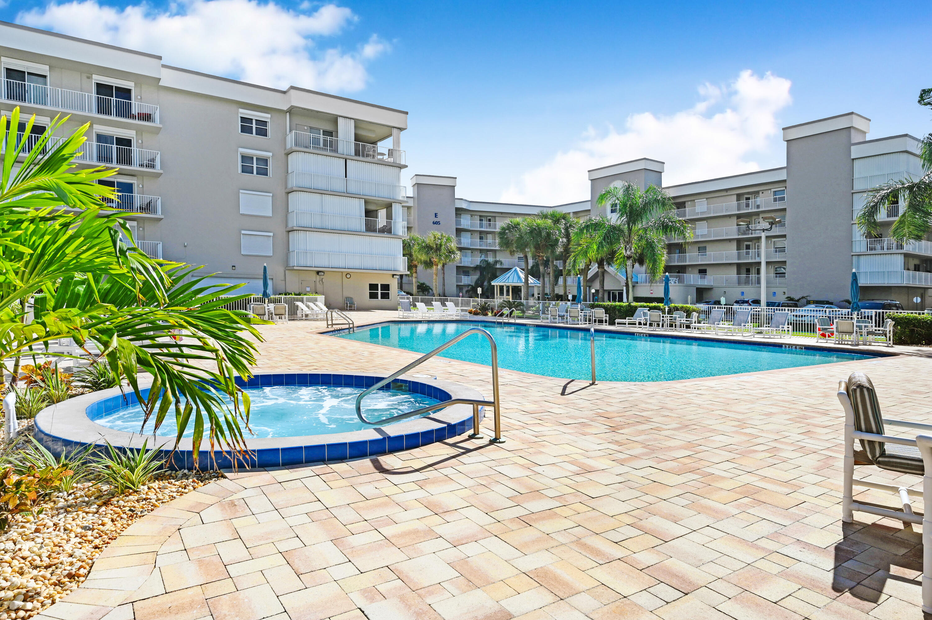 606 Shorewood Drive, C305