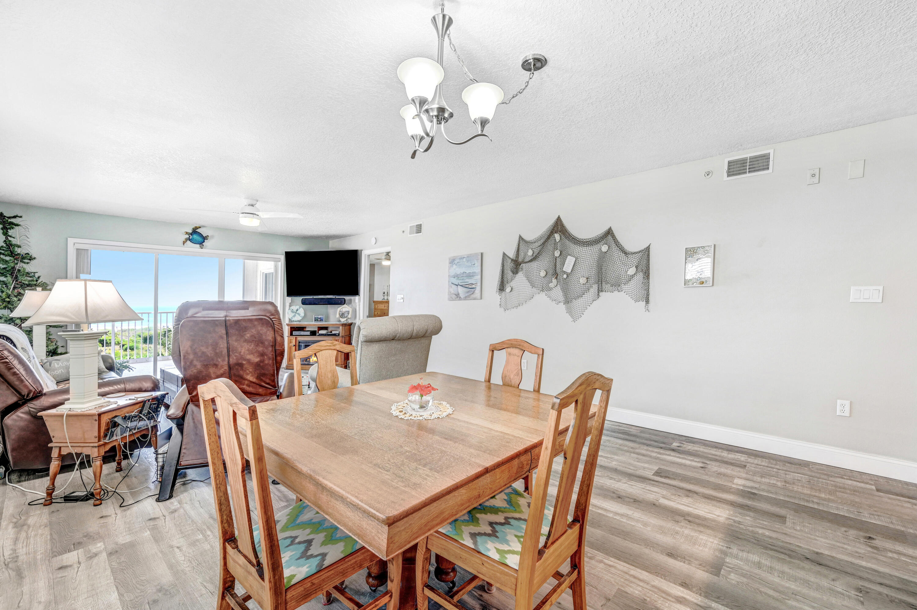 606 Shorewood Drive, C305