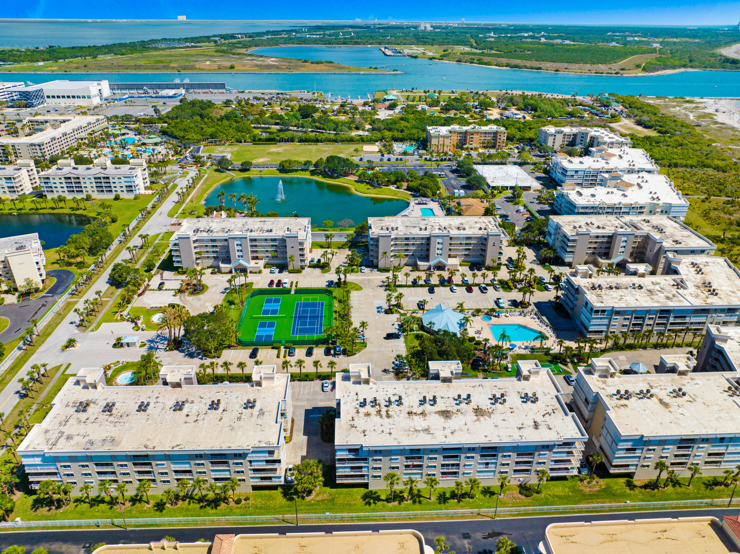 606 Shorewood Drive, C305