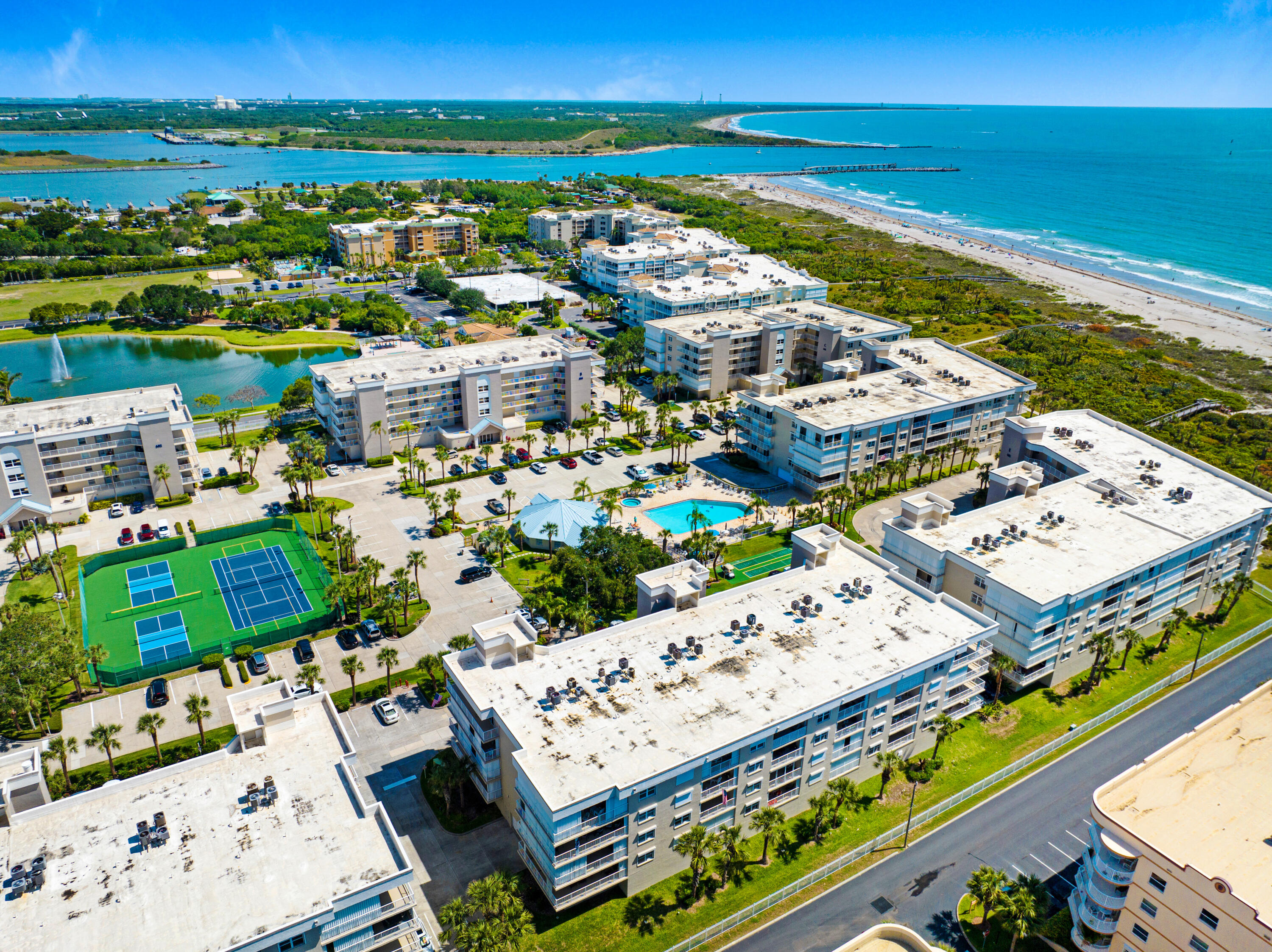606 Shorewood Drive, C305