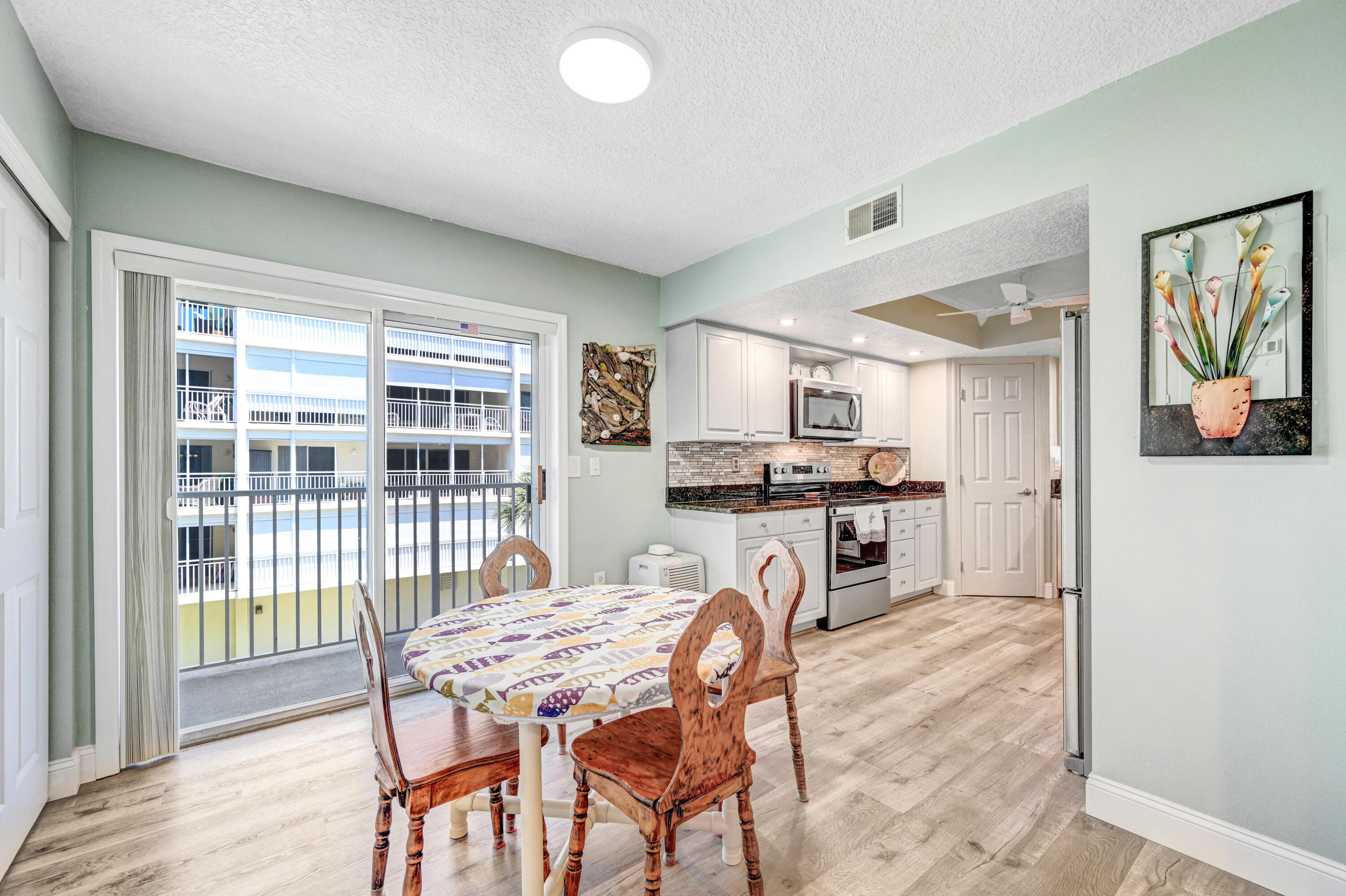 606 Shorewood Drive, C305