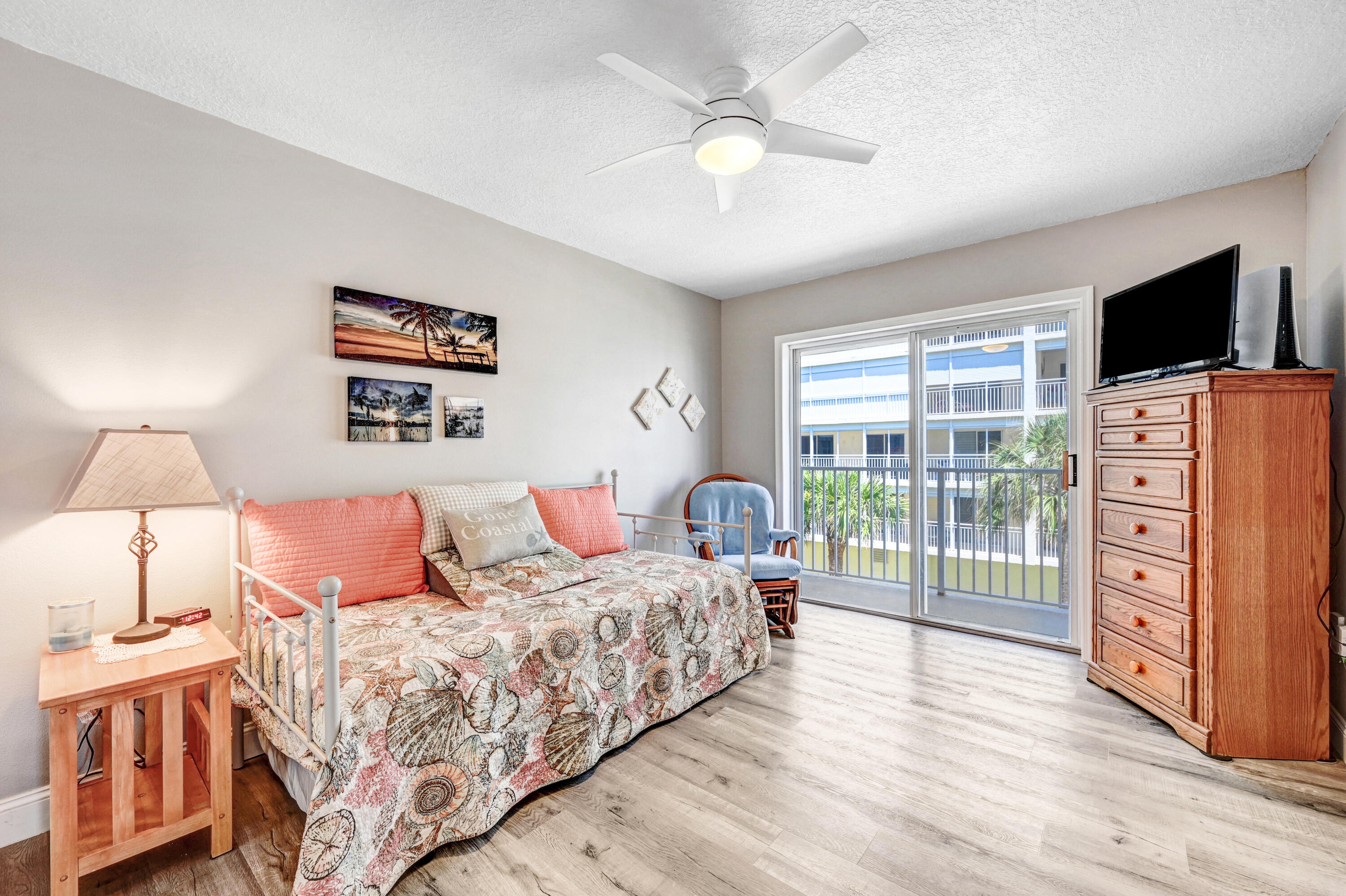 606 Shorewood Drive, C305