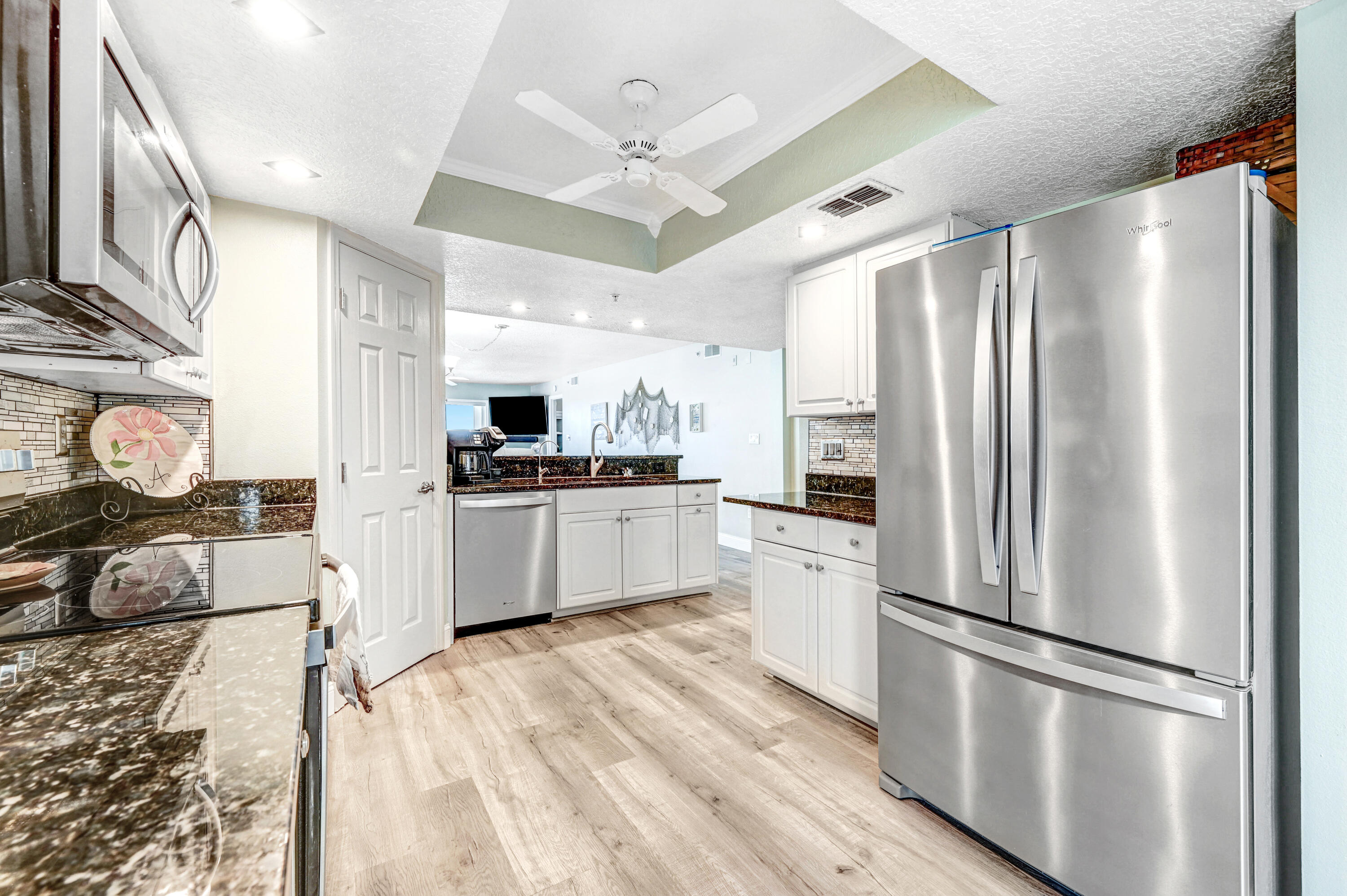606 Shorewood Drive, C305