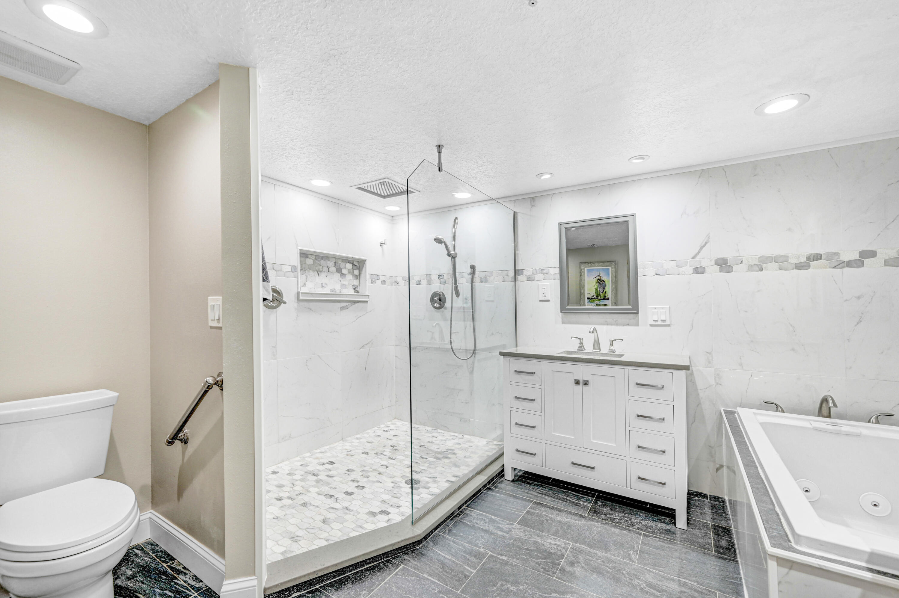 606 Shorewood Drive, C305