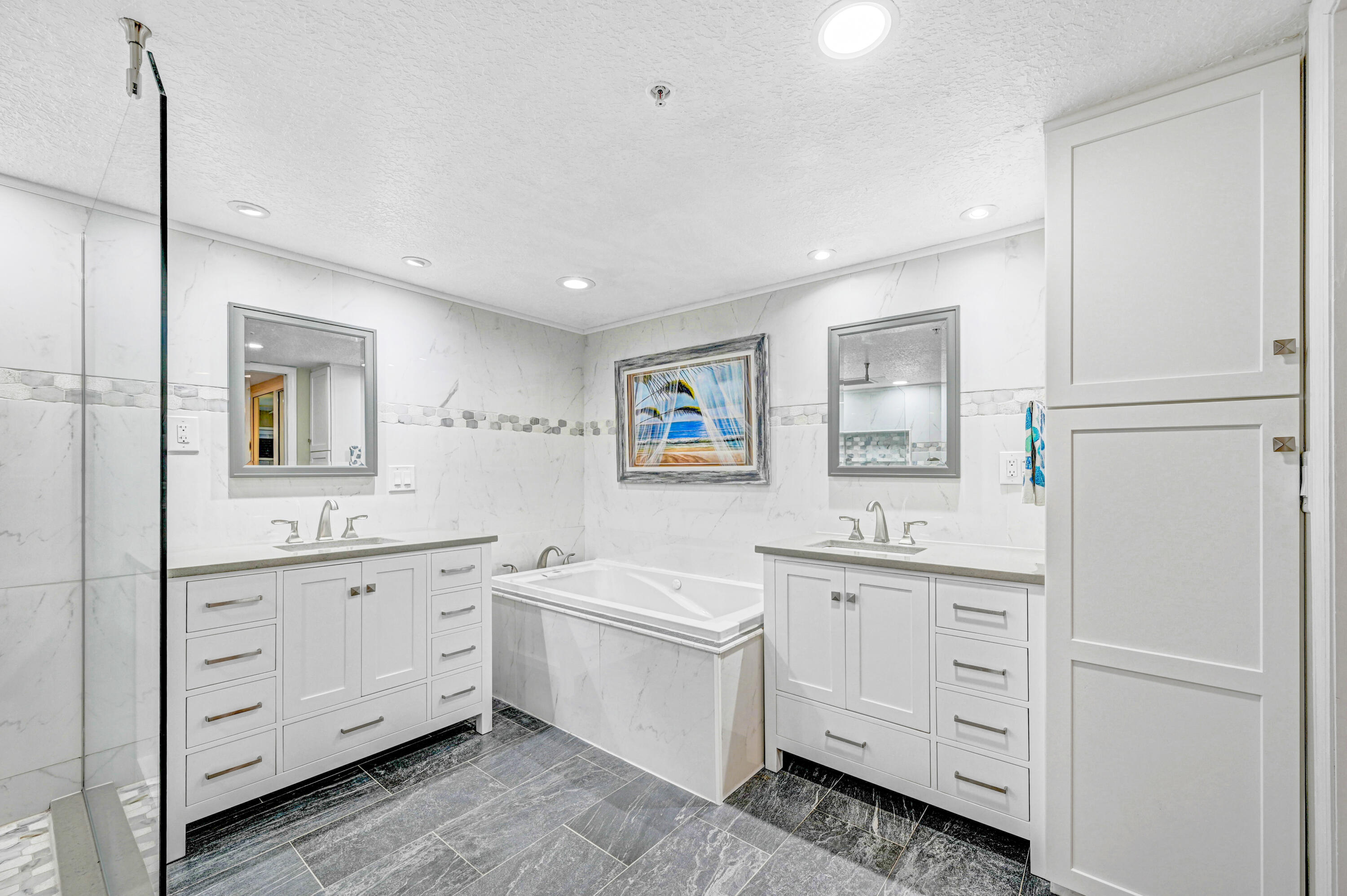 606 Shorewood Drive, C305