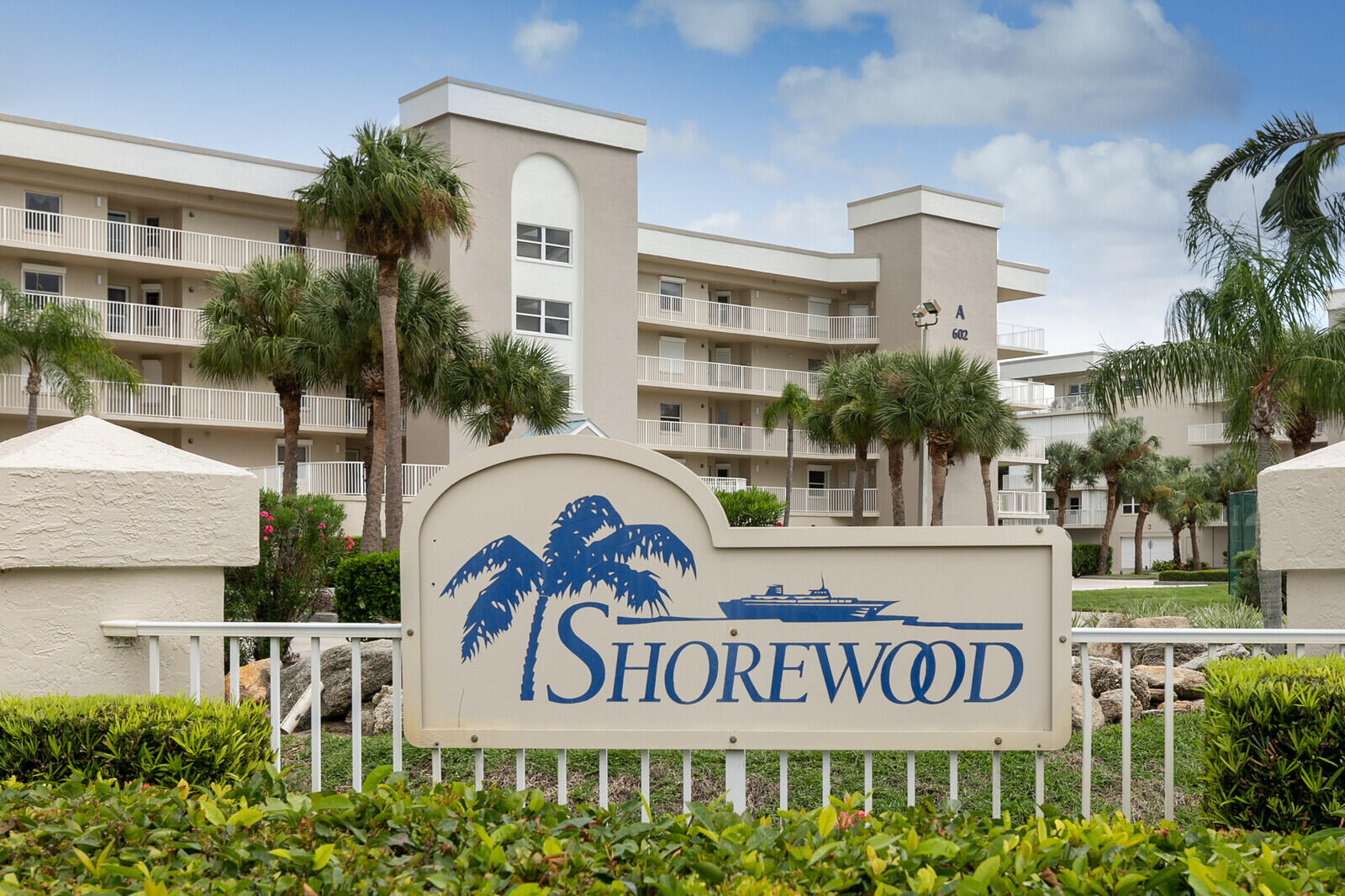 606 Shorewood Drive, C305