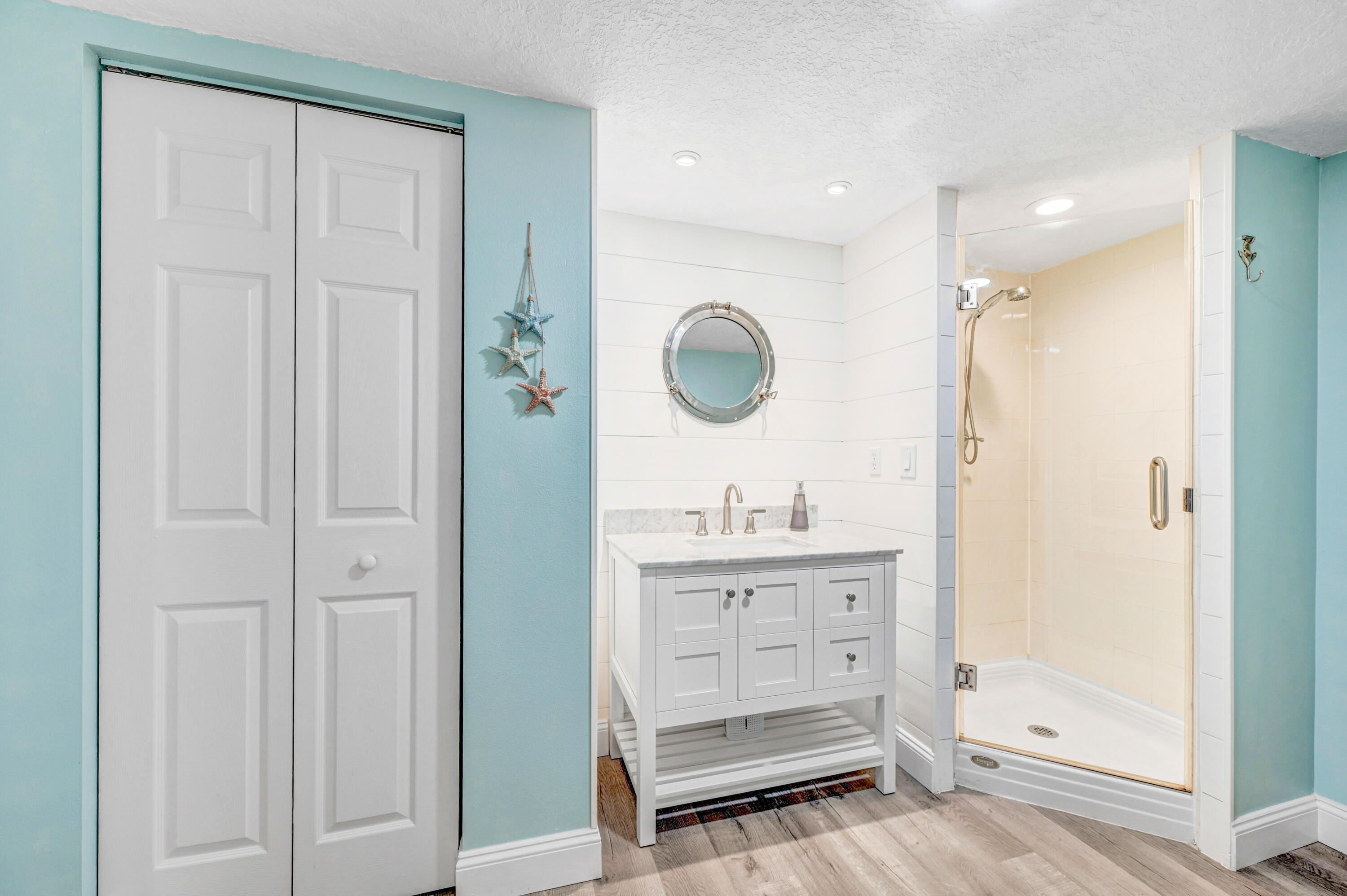 606 Shorewood Drive, C305