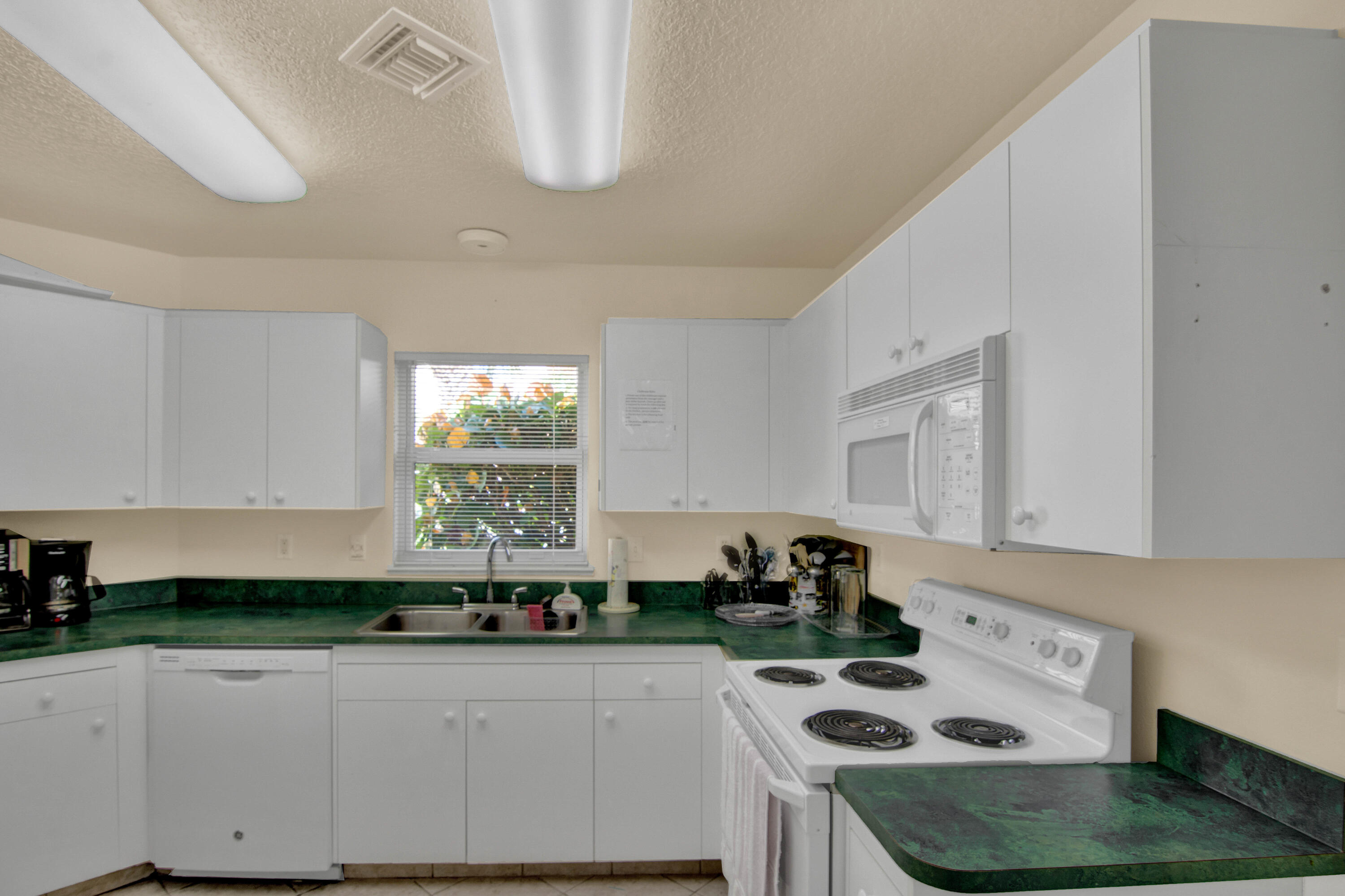 606 Shorewood Drive, C305
