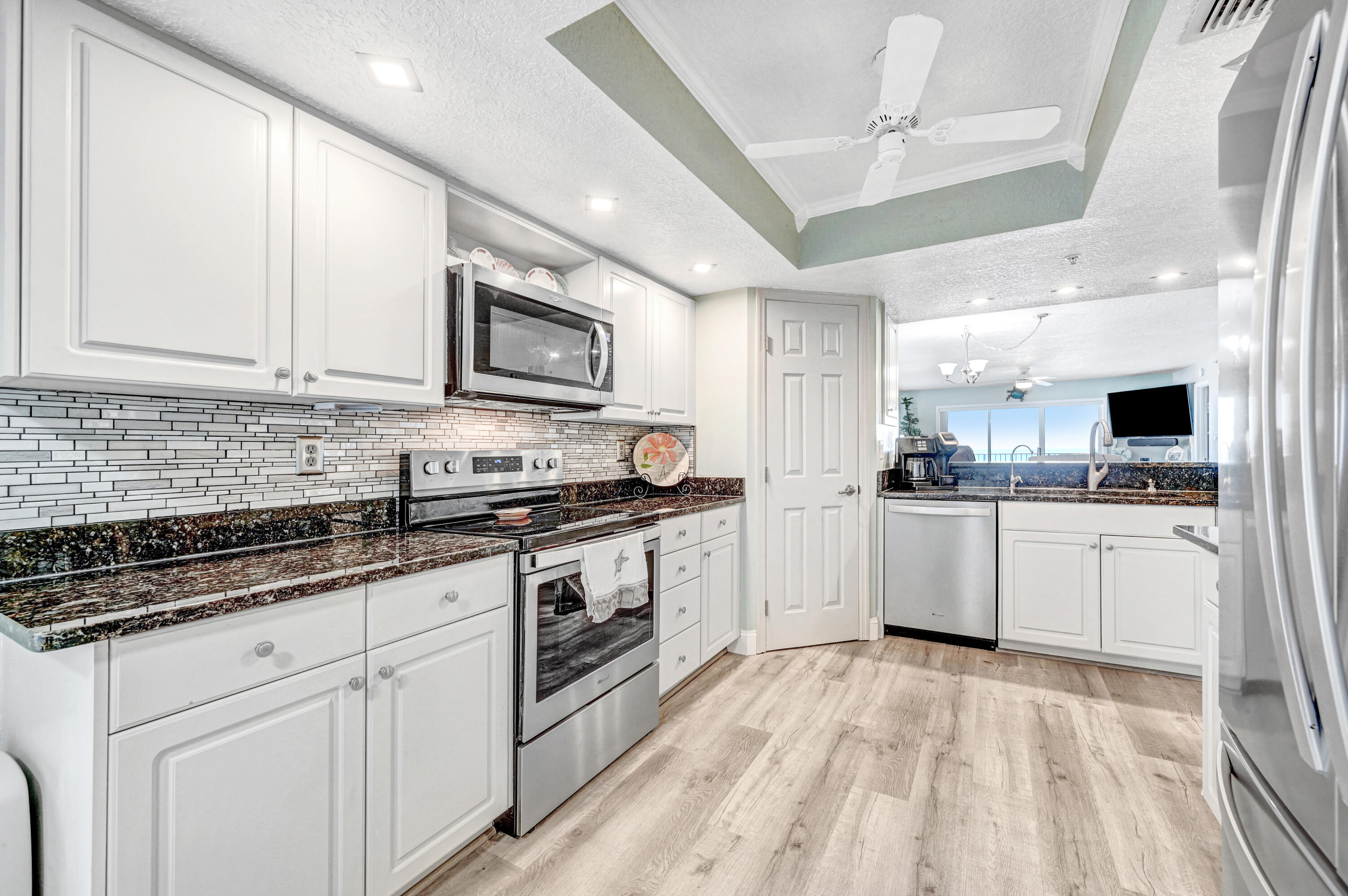 606 Shorewood Drive, C305