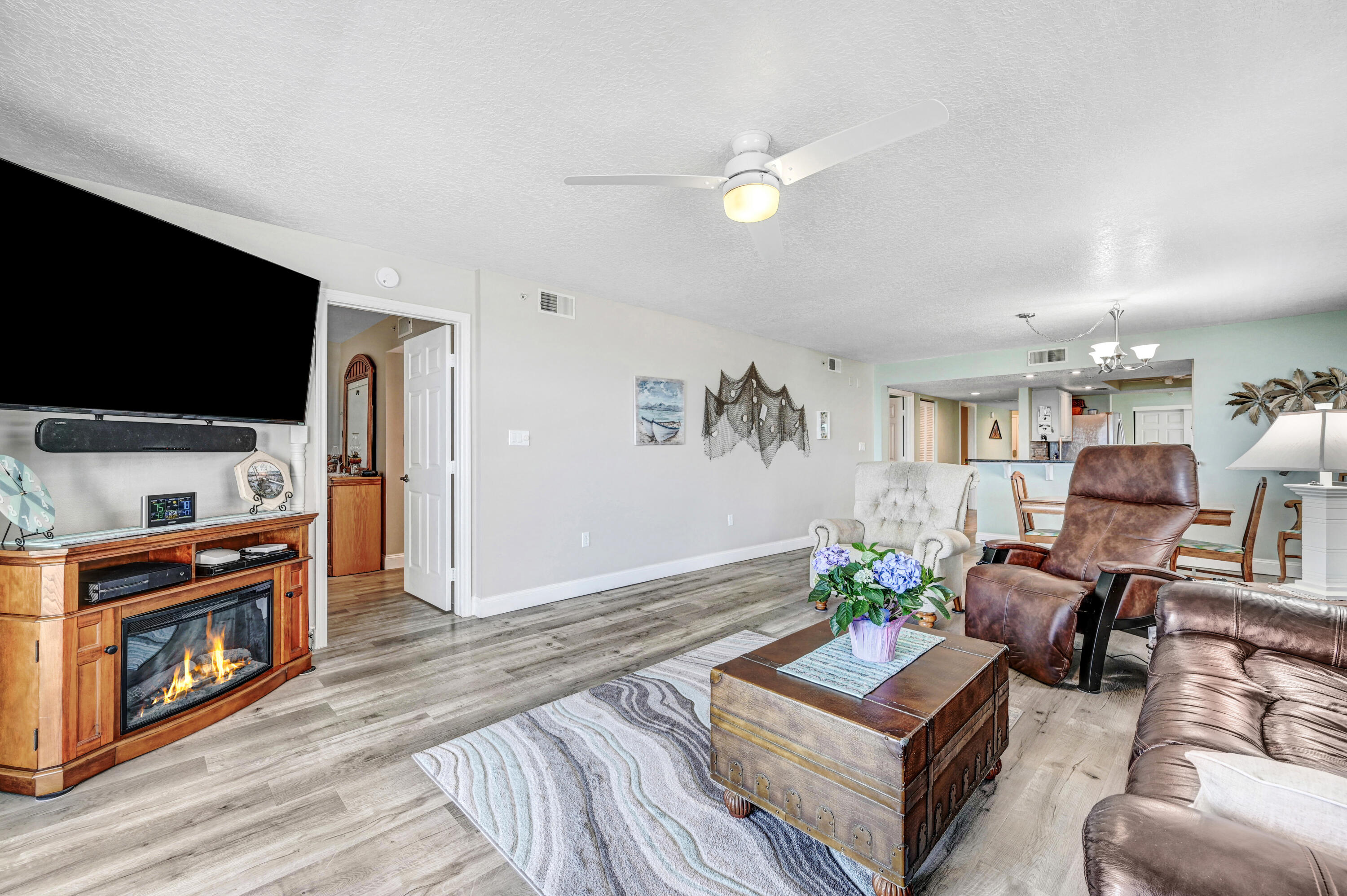 606 Shorewood Drive, C305