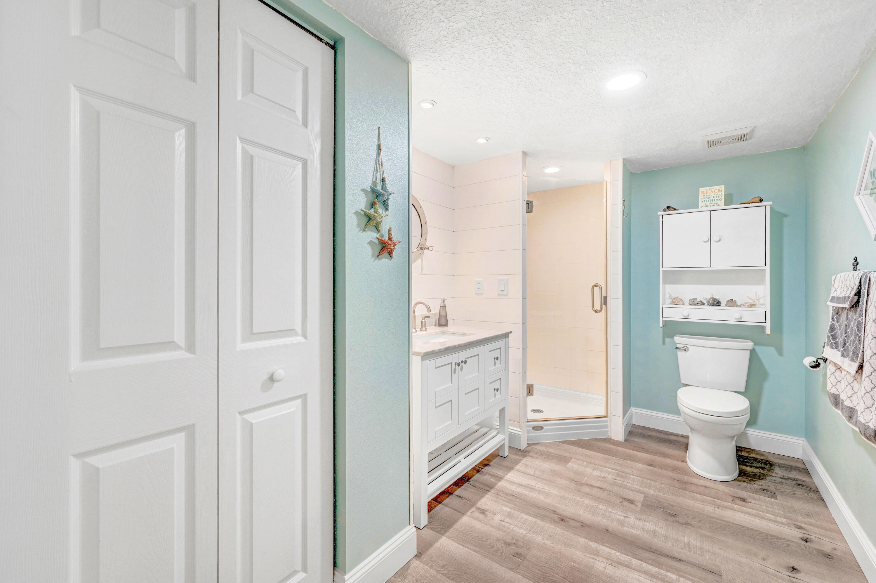 606 Shorewood Drive, C305