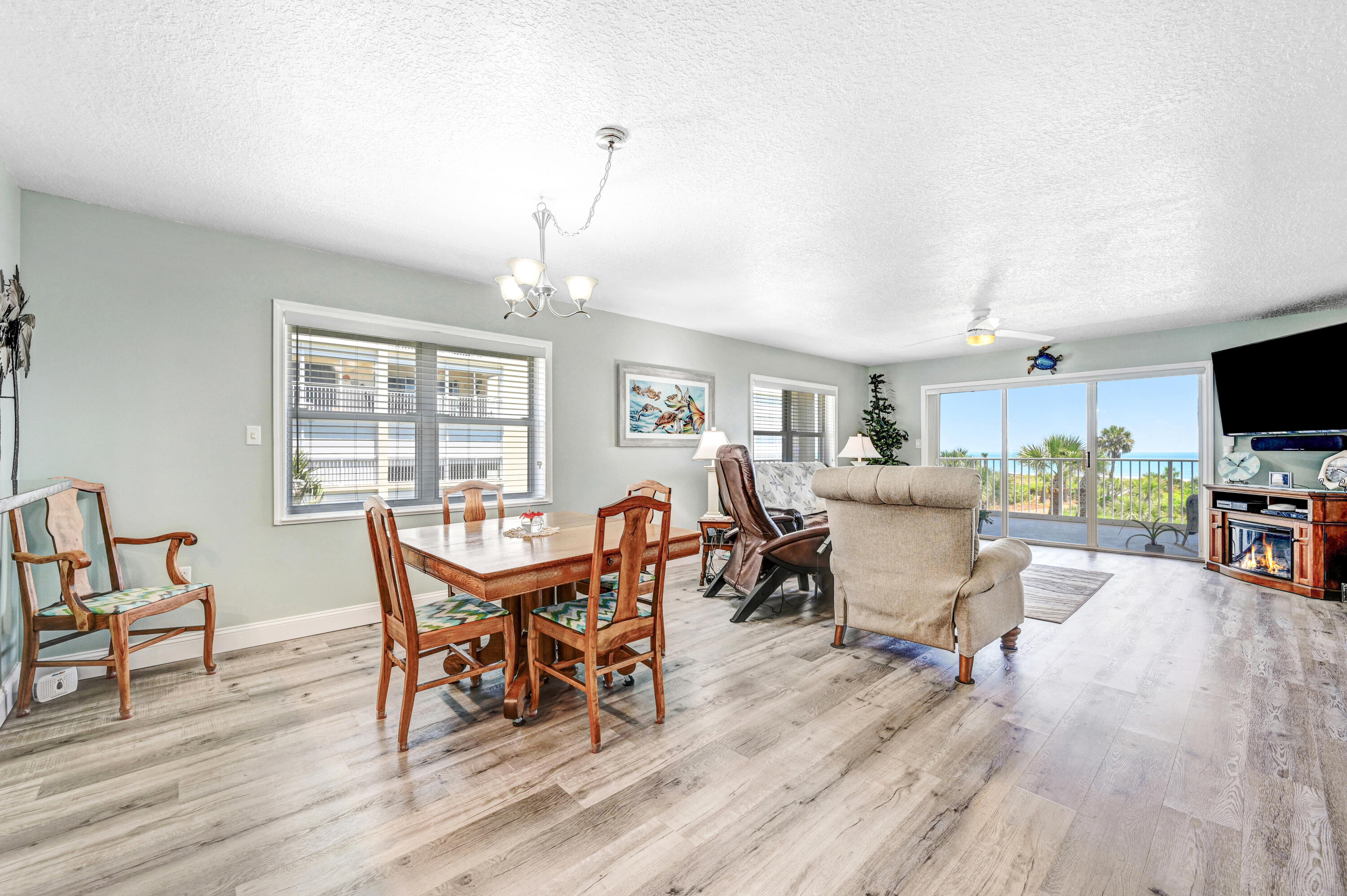 606 Shorewood Drive, C305