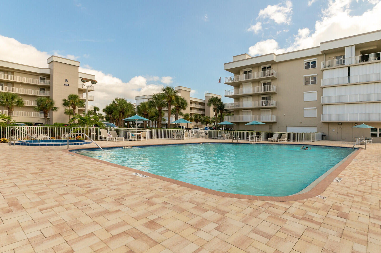 606 Shorewood Drive, C305