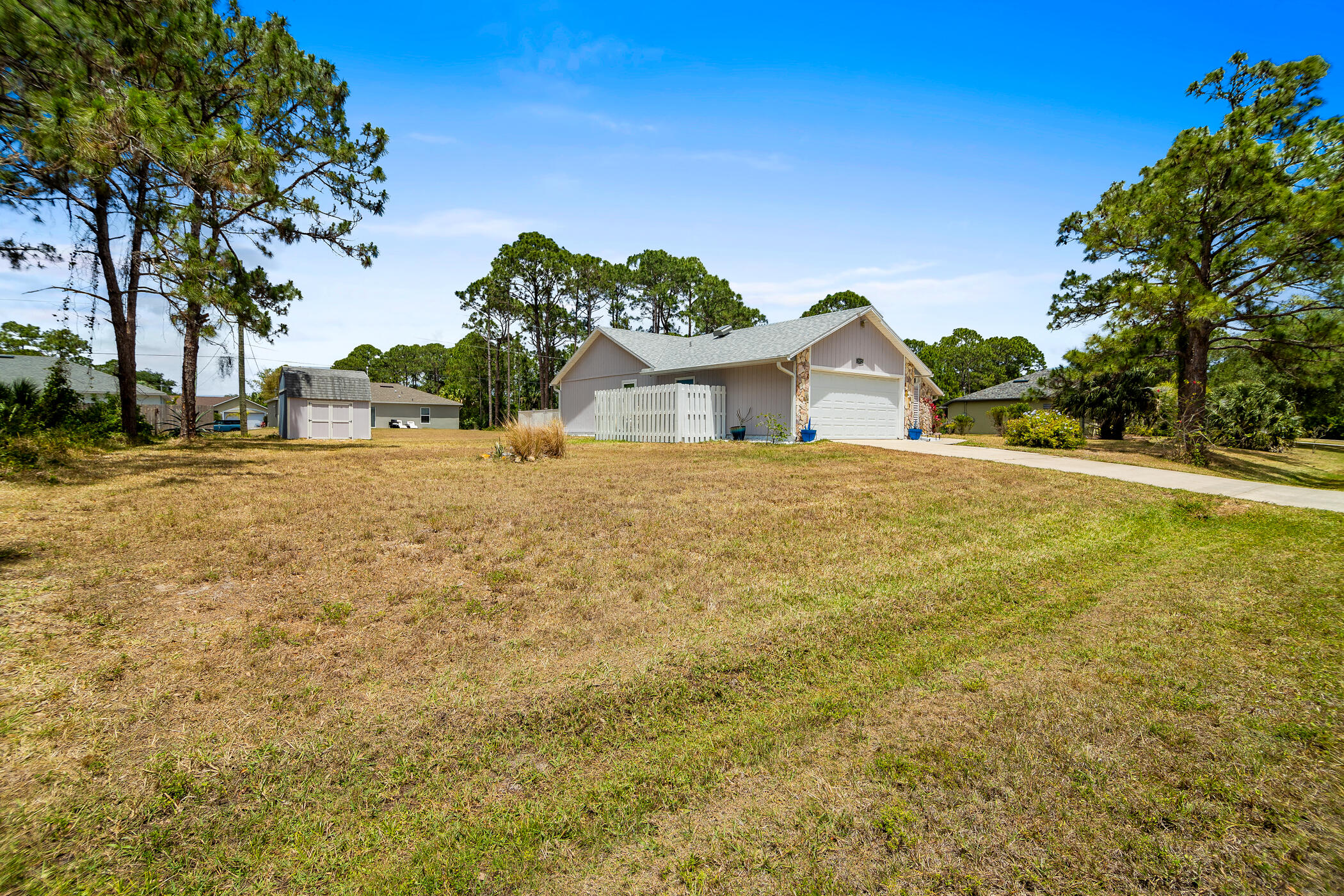 2372 Queens Street SE