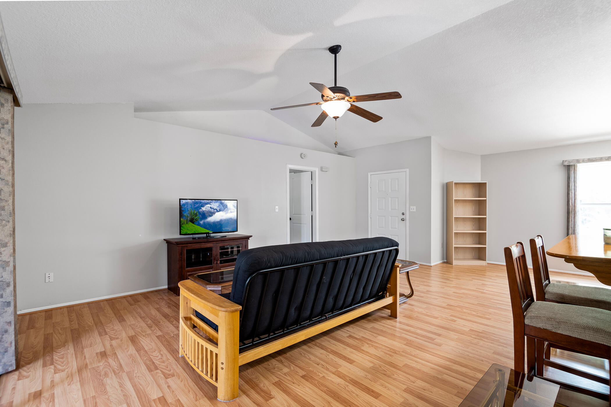 2372 Queens Street SE