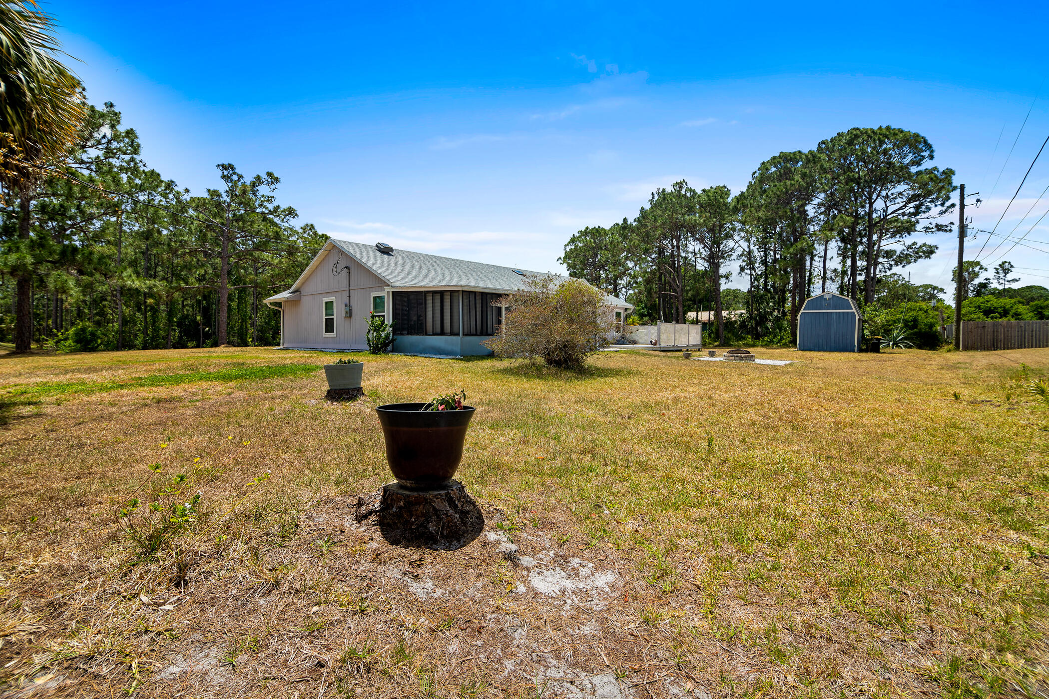 2372 Queens Street SE