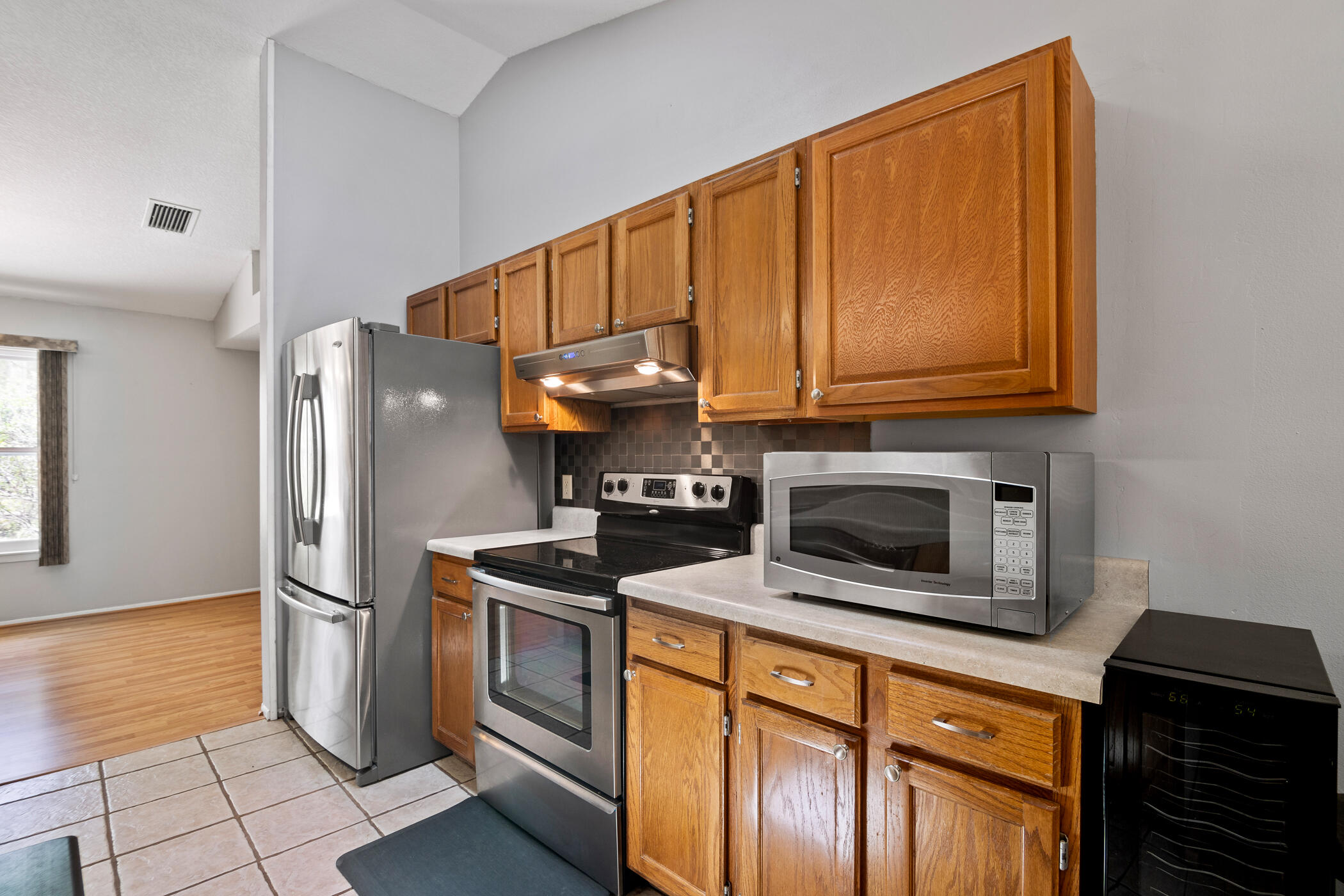 2372 Queens Street SE