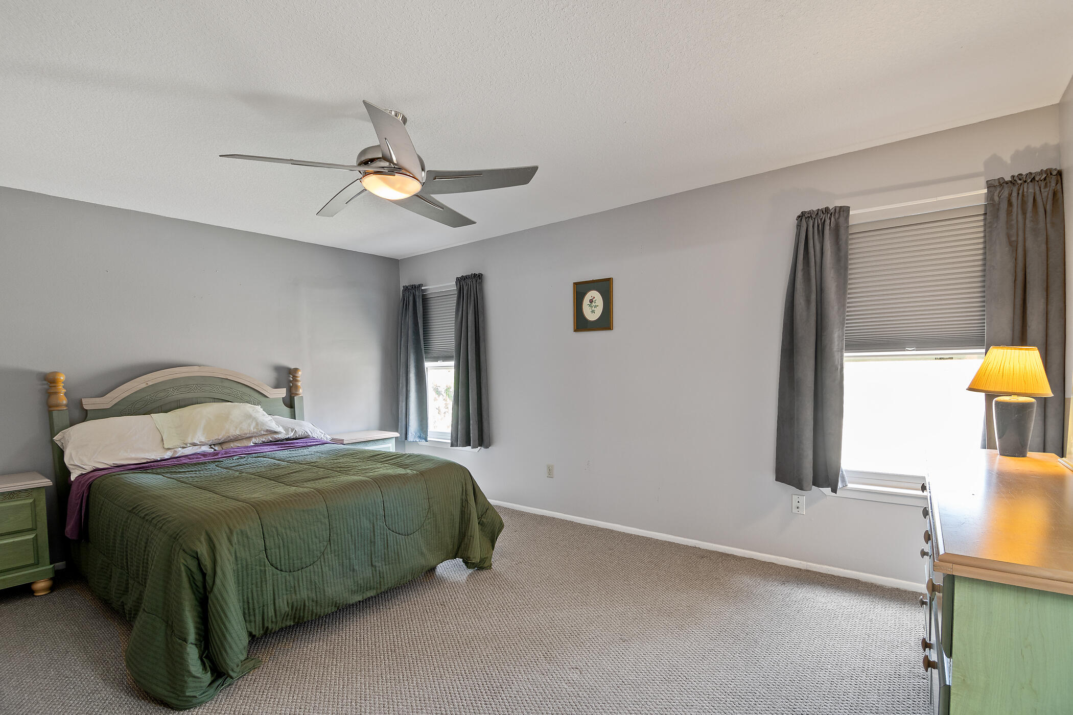 2372 Queens Street SE