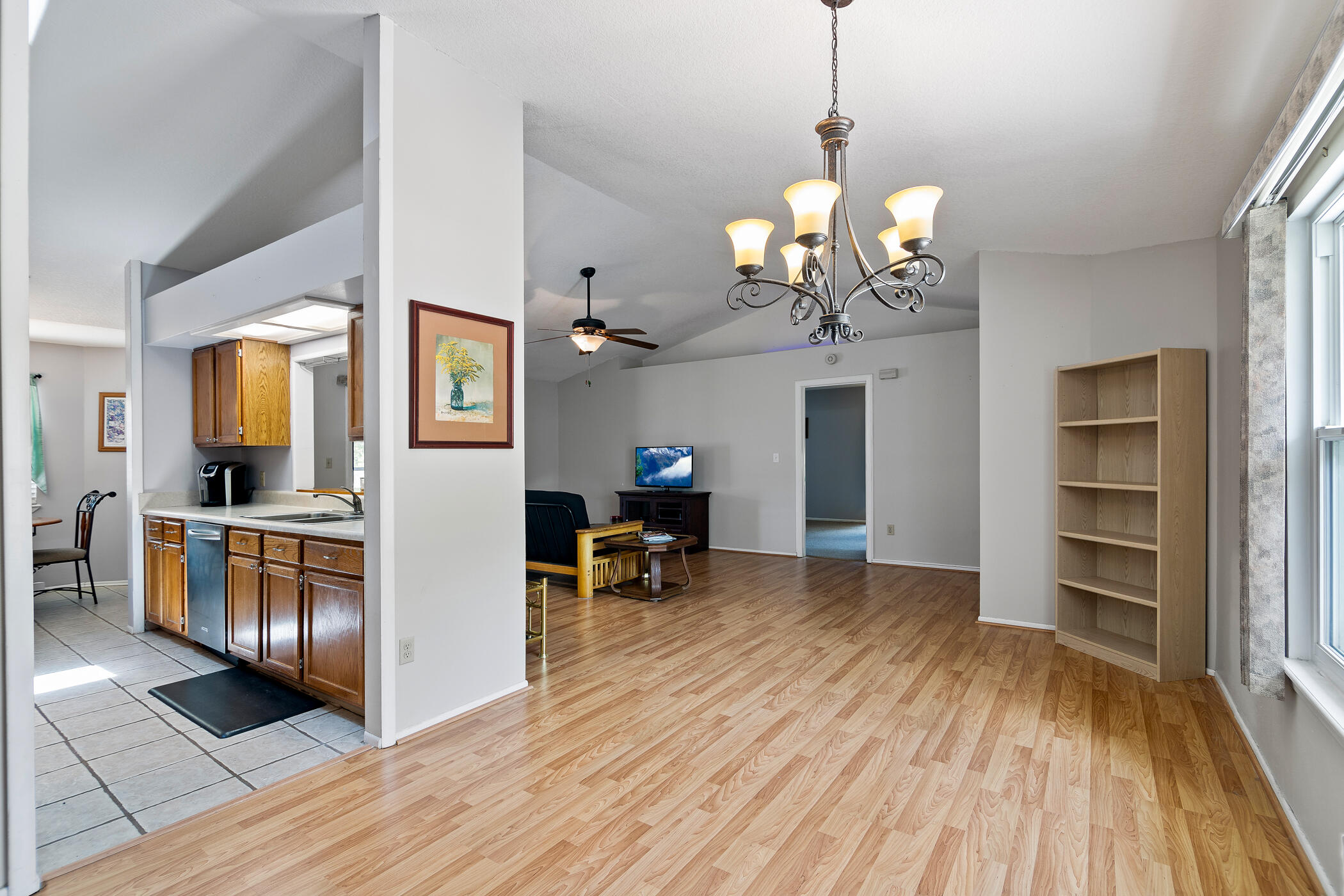 2372 Queens Street SE