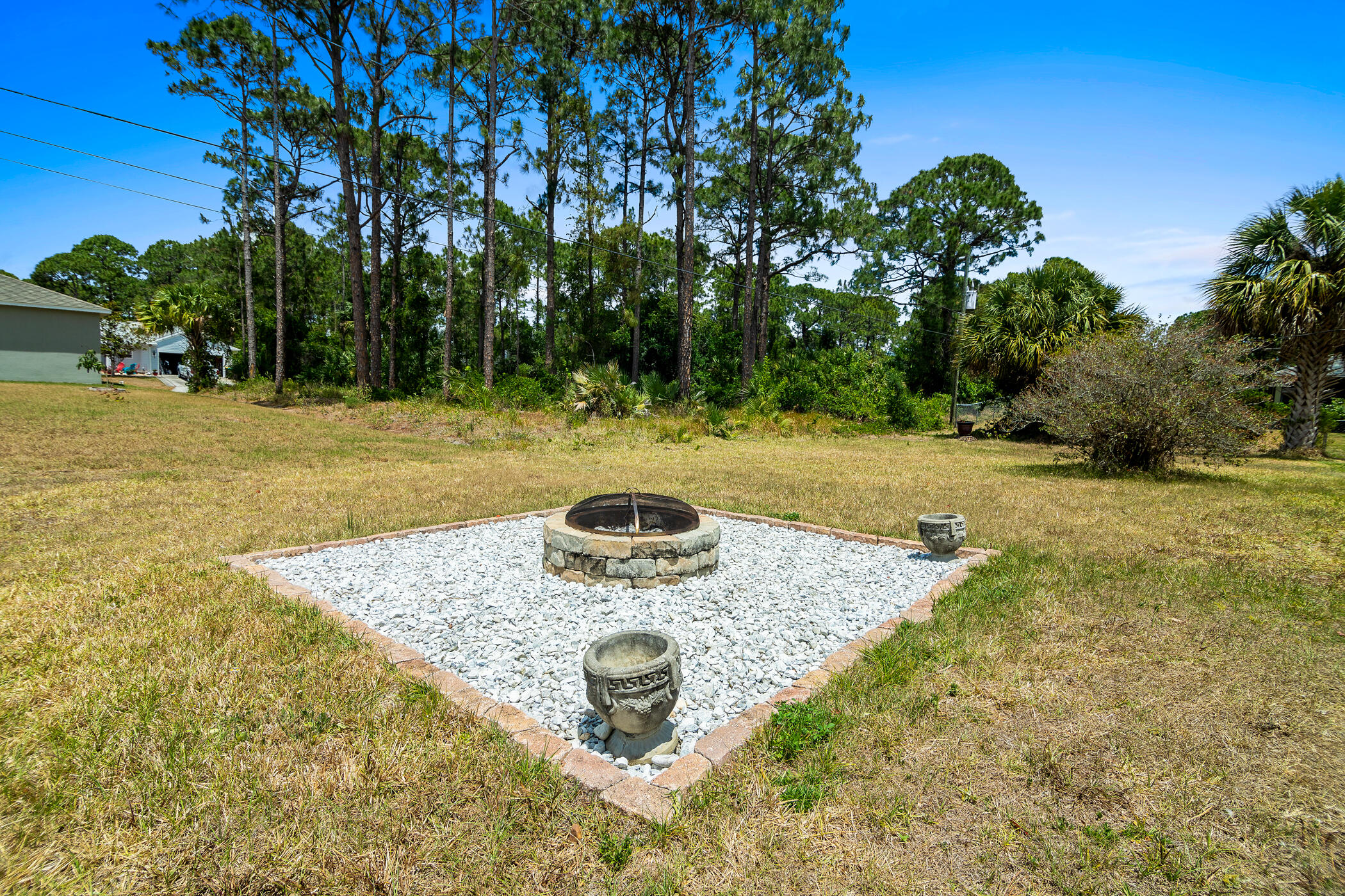 2372 Queens Street SE