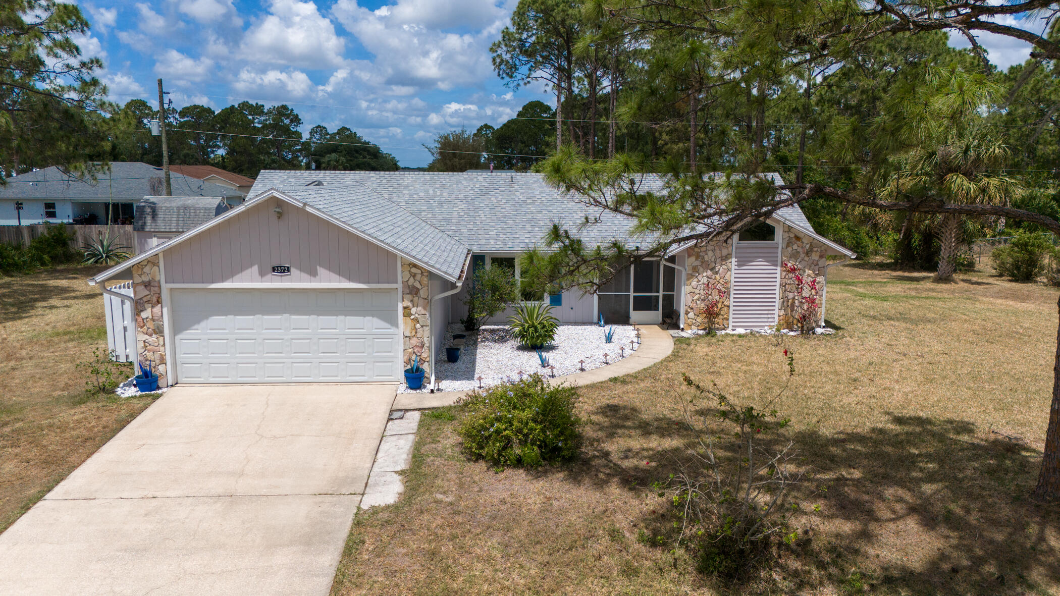 2372 Queens Street SE