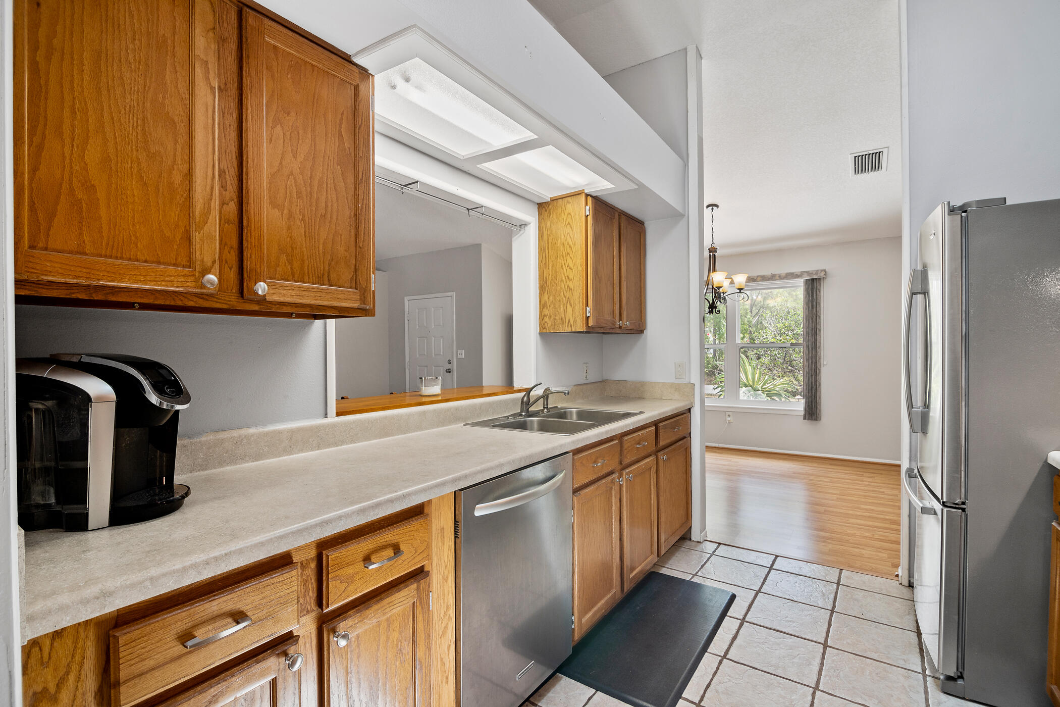 2372 Queens Street SE